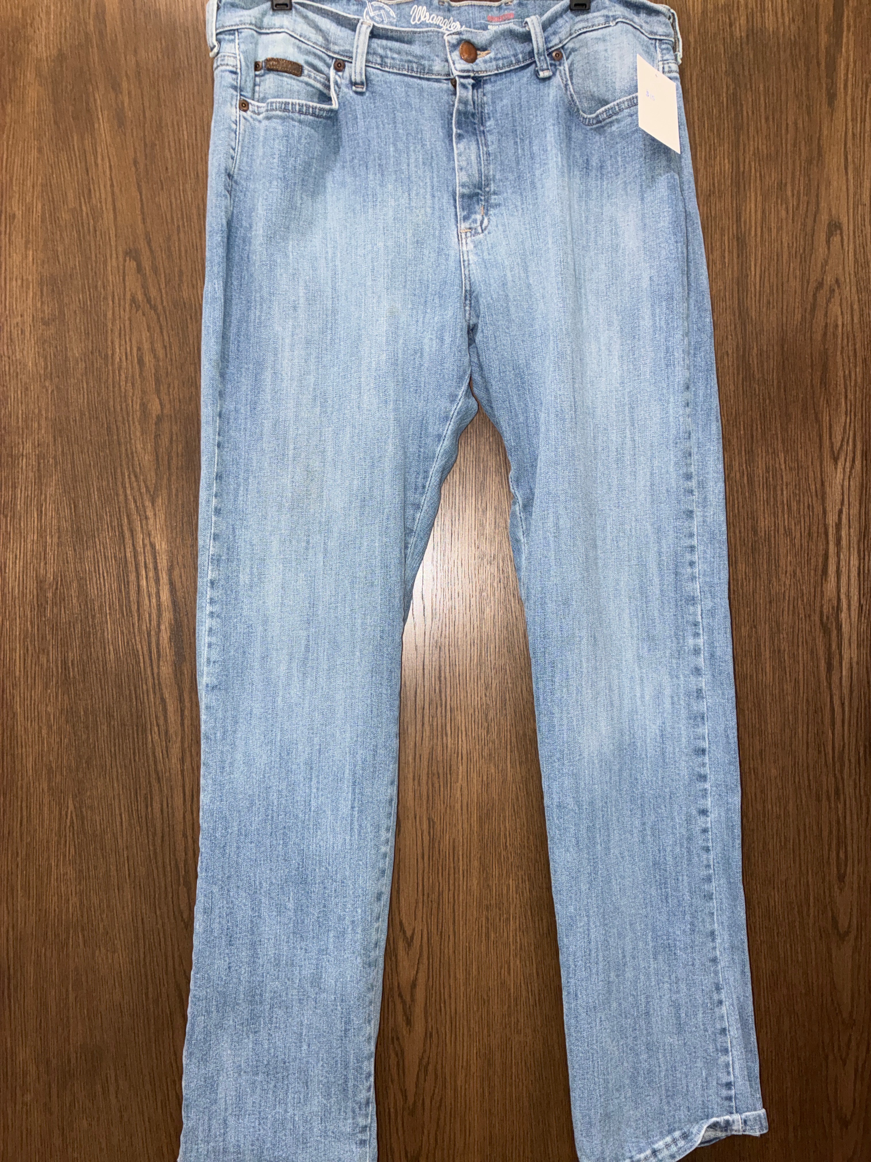 Men’s Wrangler Regular Slim Jeans Size 38x33