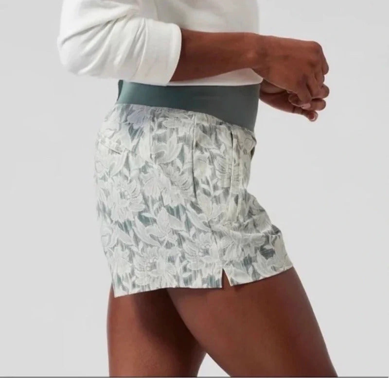 Athleta Trekkie North Short Ethereal Magnolia Bloom White Floral Sz 10