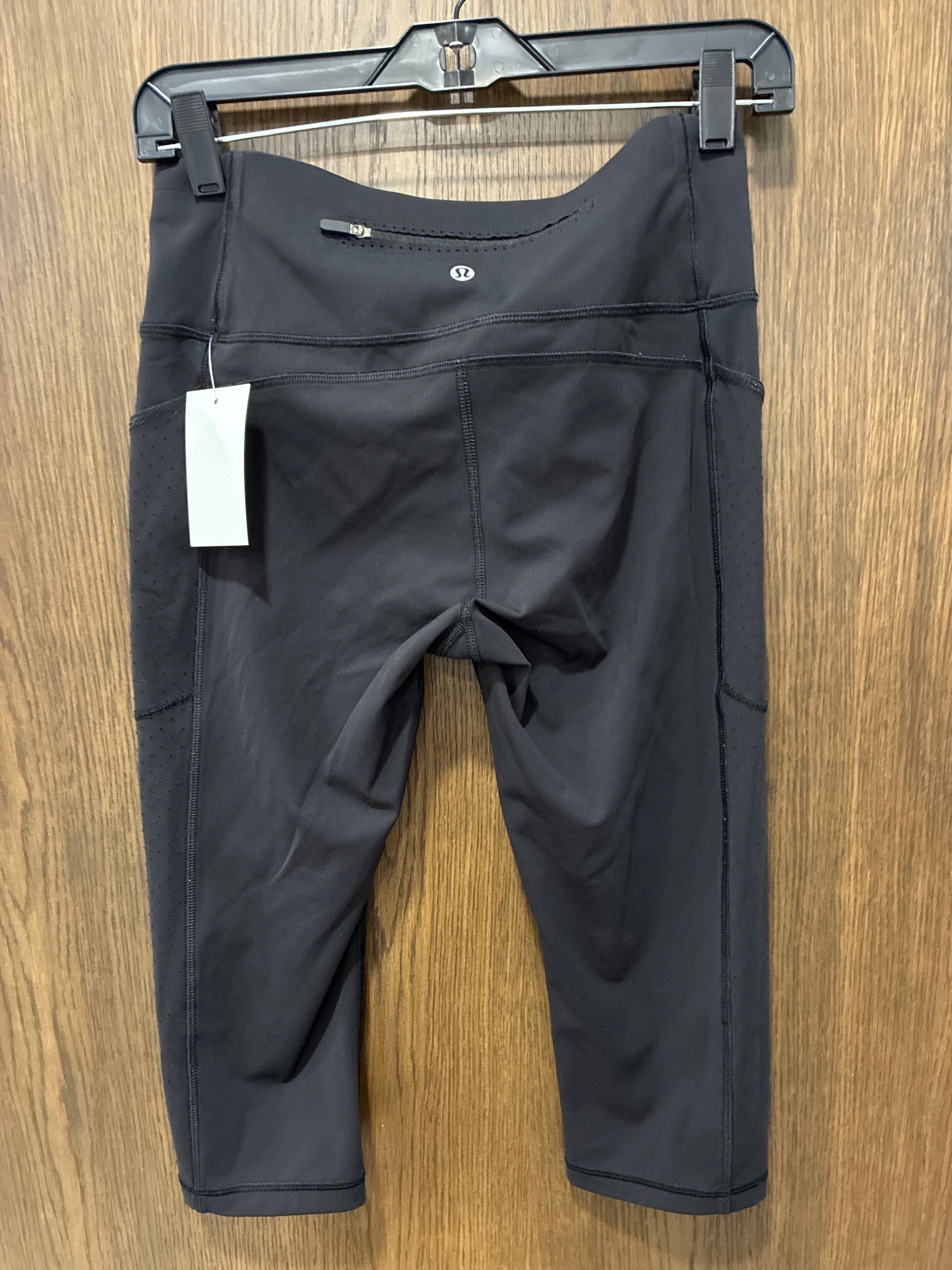 Women’s Lululemon Capris with pockets size 8