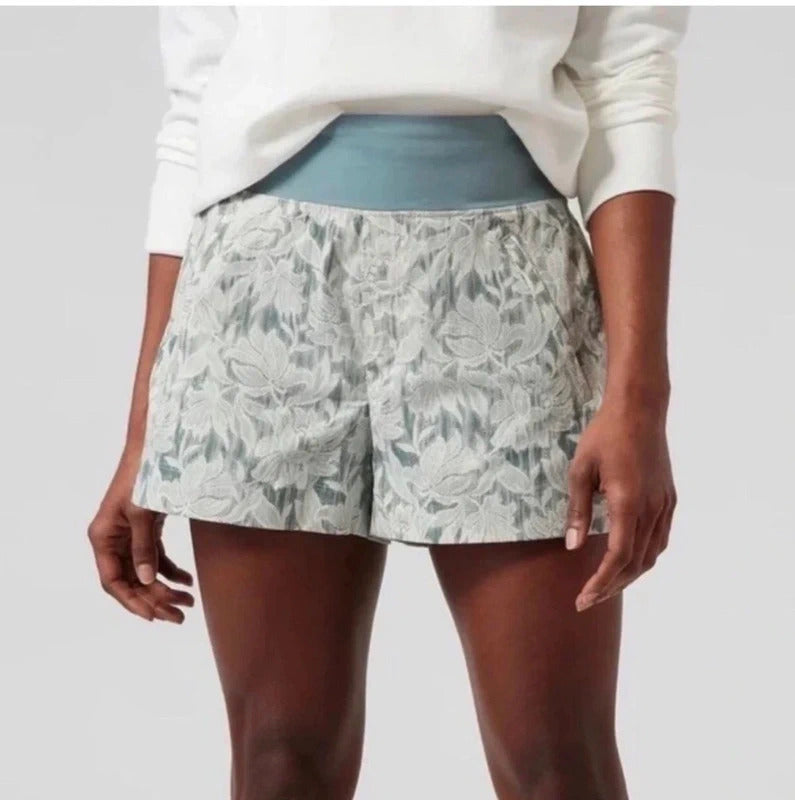 Athleta Trekkie North Short Ethereal Magnolia Bloom White Floral Sz 10
