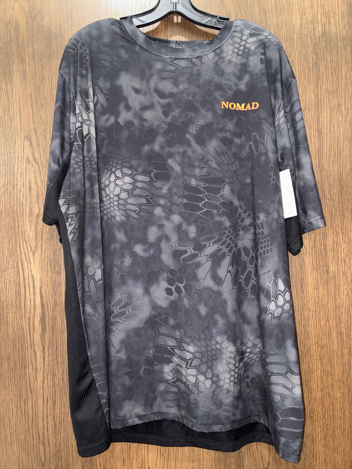 Men’s Nomad Short Sleeve Shirt Size XL