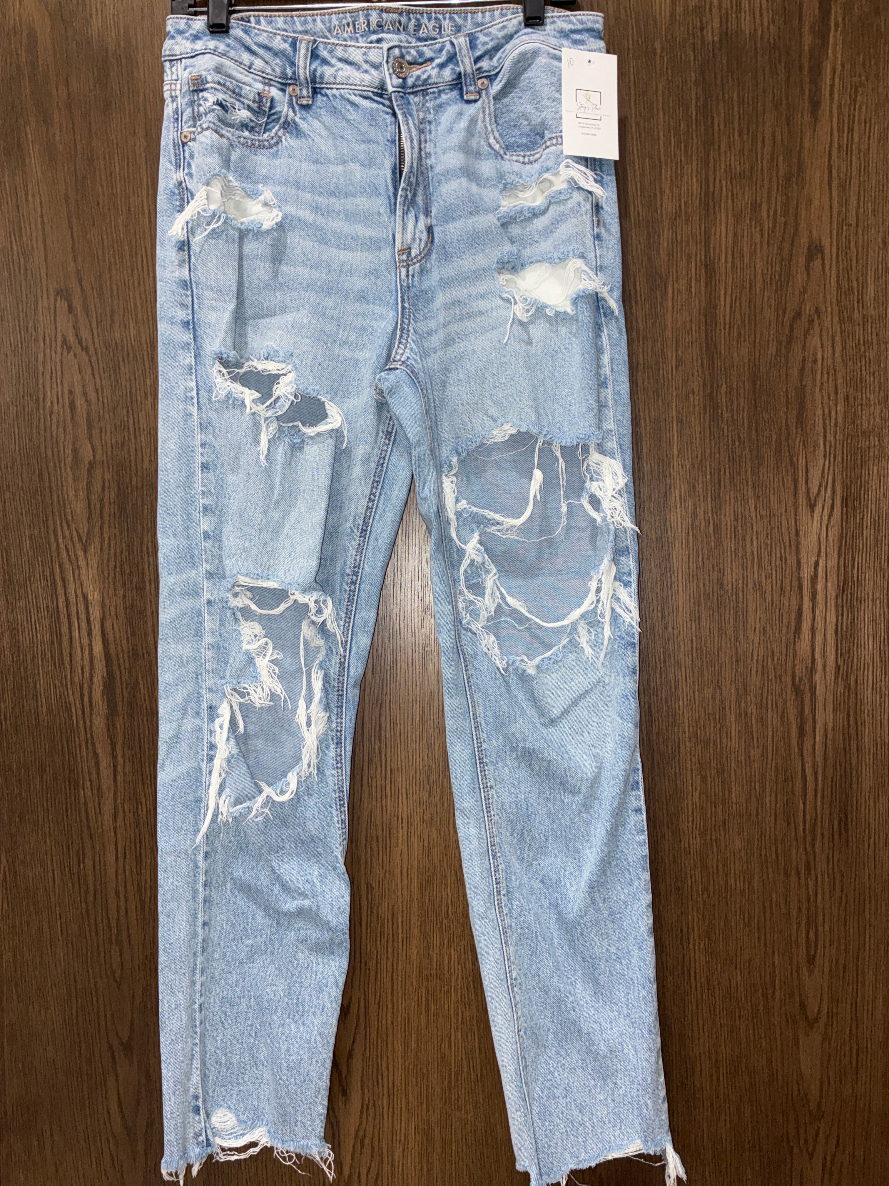 Women’s American Eagle Strigid Mom Jeans Size 10