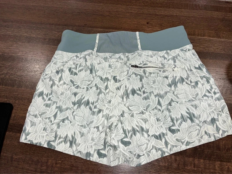 Athleta Trekkie North Short Ethereal Magnolia Bloom White Floral Sz 10