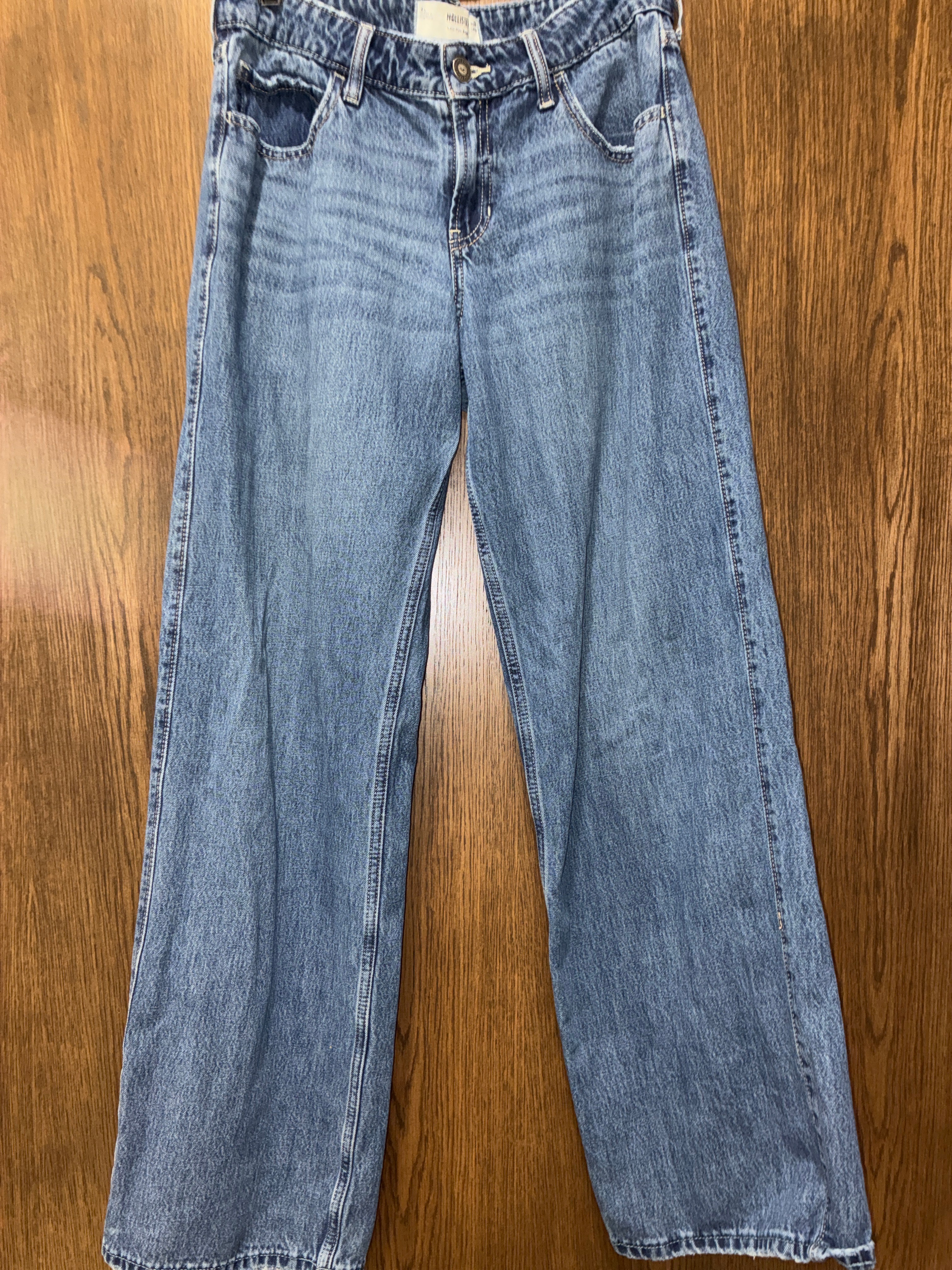 Women’s Hollister Low-Rise Baggy Jeans Size 6 Long