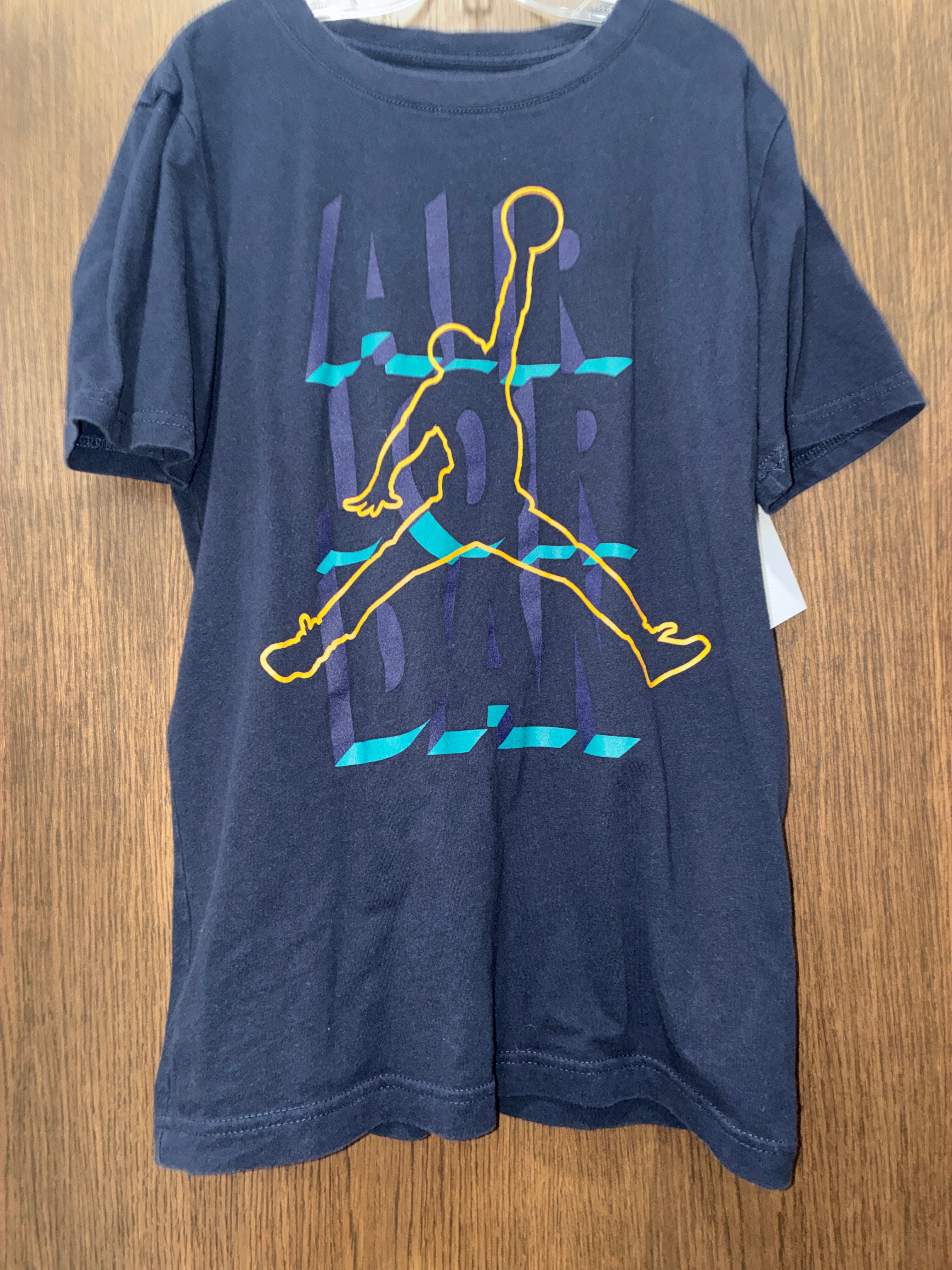 Boy’s Air Jordan Short Sleeve Size Youth Large 12/14