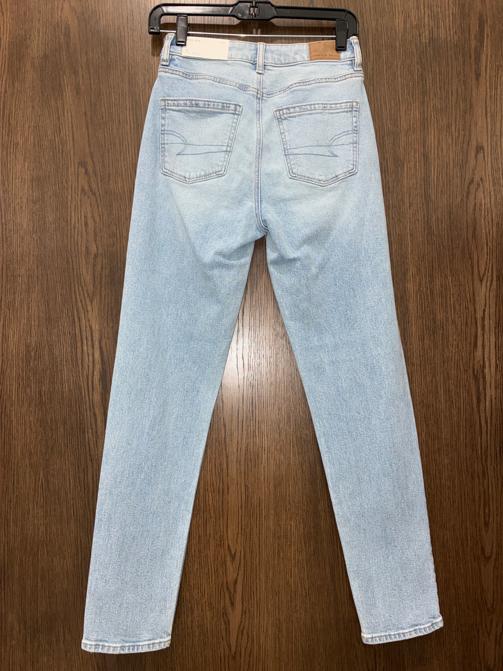 Women’s American Eagle Strigid Mom Jeans NWT Size 0R