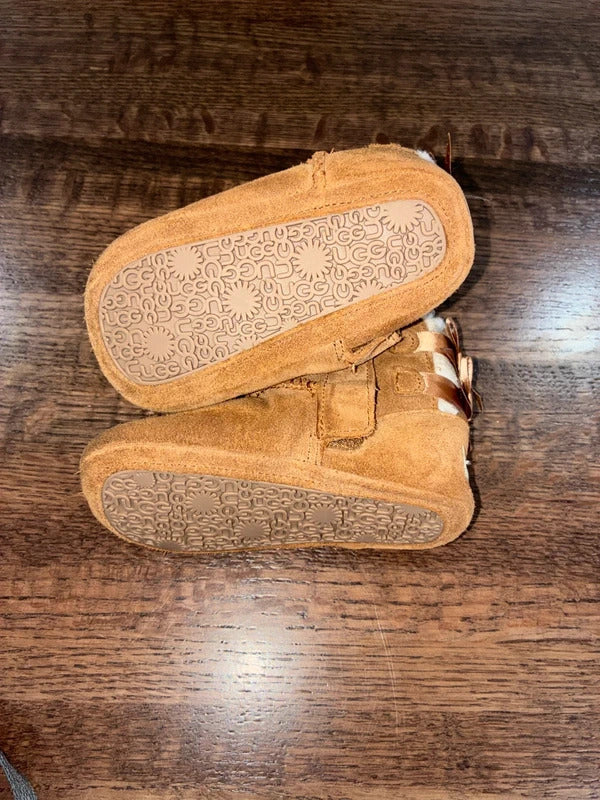 UGG Baby Bailey Bow Bootie Boots Size 4/5