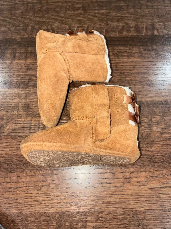 UGG Baby Bailey Bow Bootie Boots Size 4/5