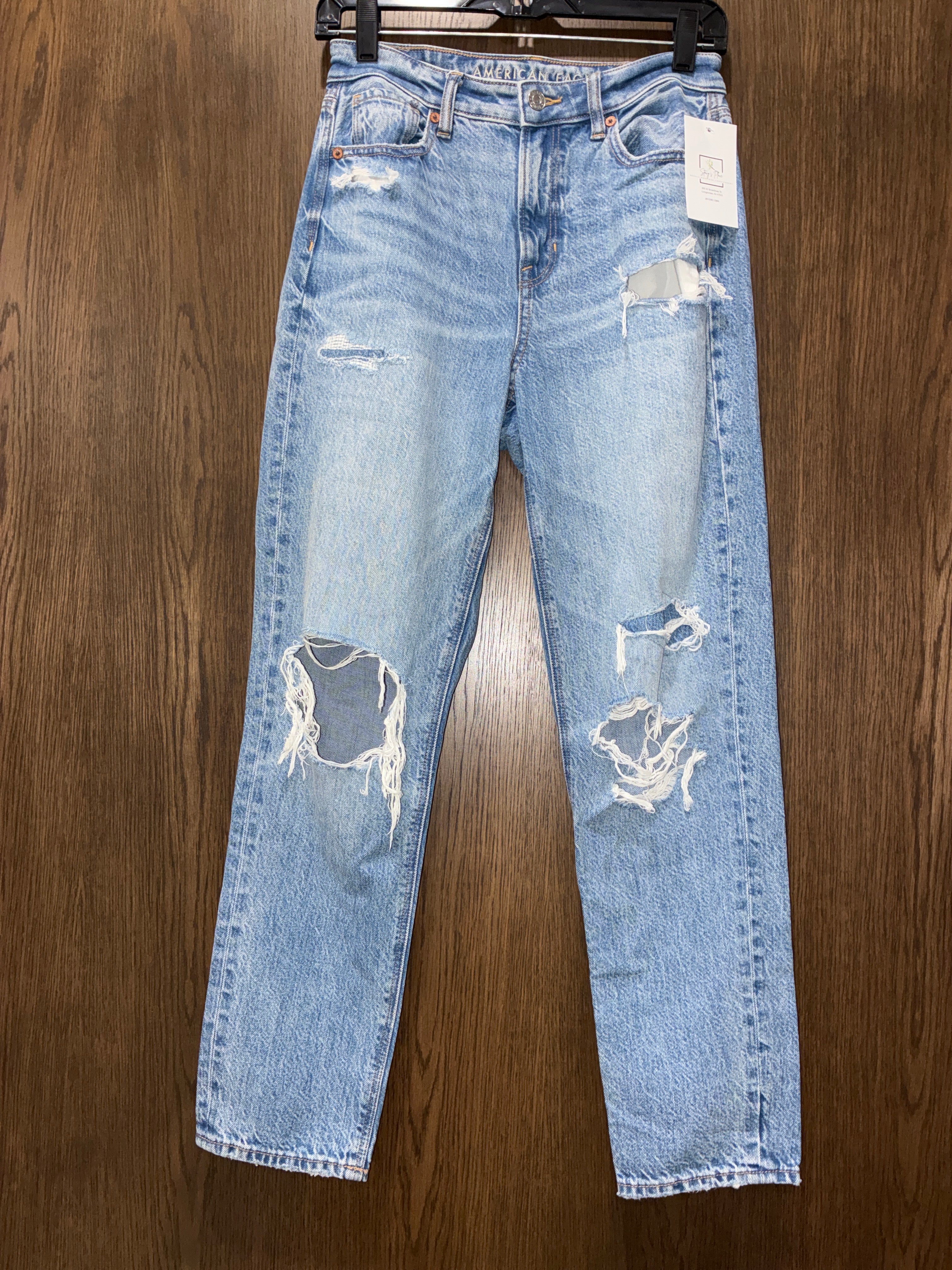 Women’s American Eagle Mom Jean Size 2 Regular