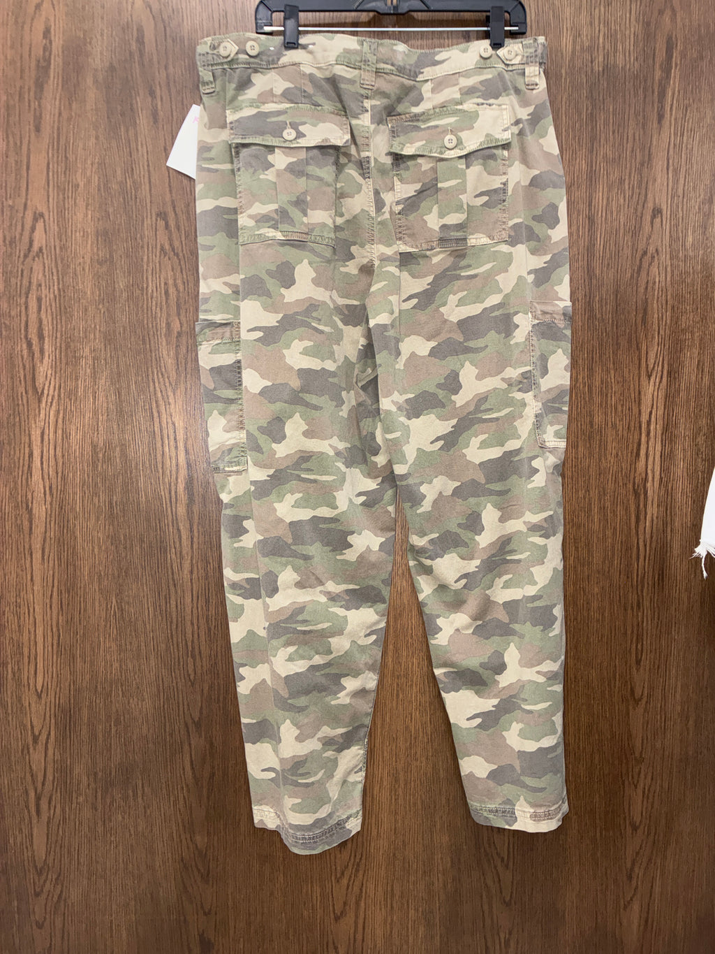 Women’s American Eagle Barrel Camo Cargo Pants Size 14 Long