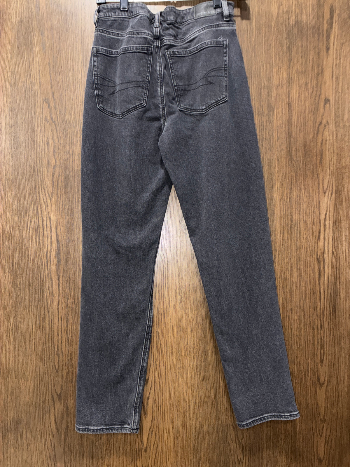 Women’s American Eagle Mom Jeans Size 4R