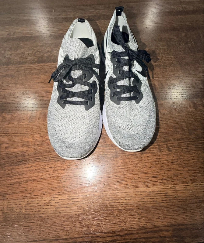 Nike Women’s Epic React Flyknit 2 shoes in the "Oreo" Color Size 11