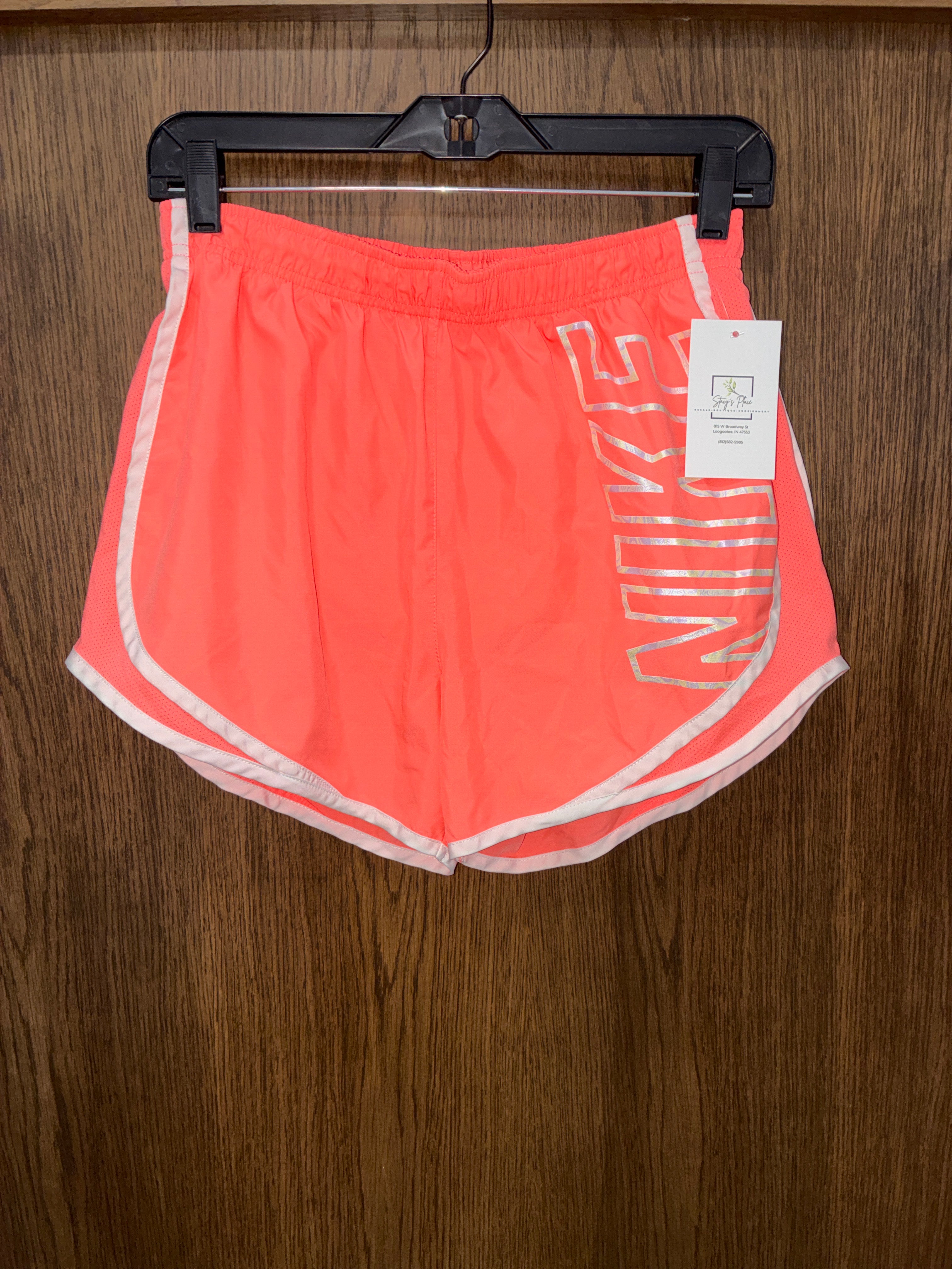 Women’s Nike DRI-FIT Tempo Shorts Size Medium