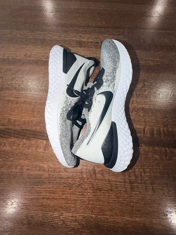 Nike Women’s Epic React Flyknit 2 shoes in the "Oreo" Color Size 11