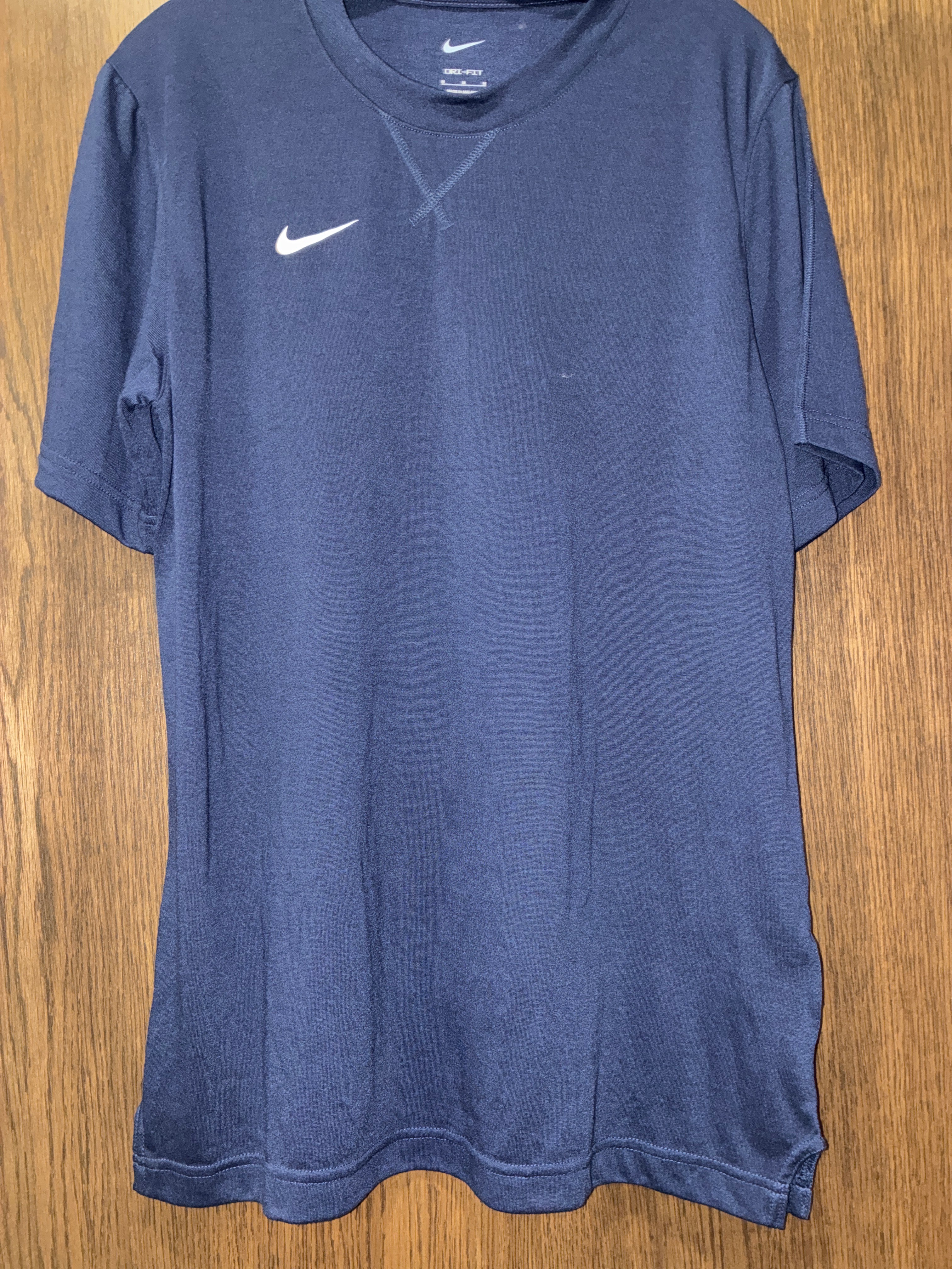 Men’s Nike Short Sleeve Shirt Size Medium