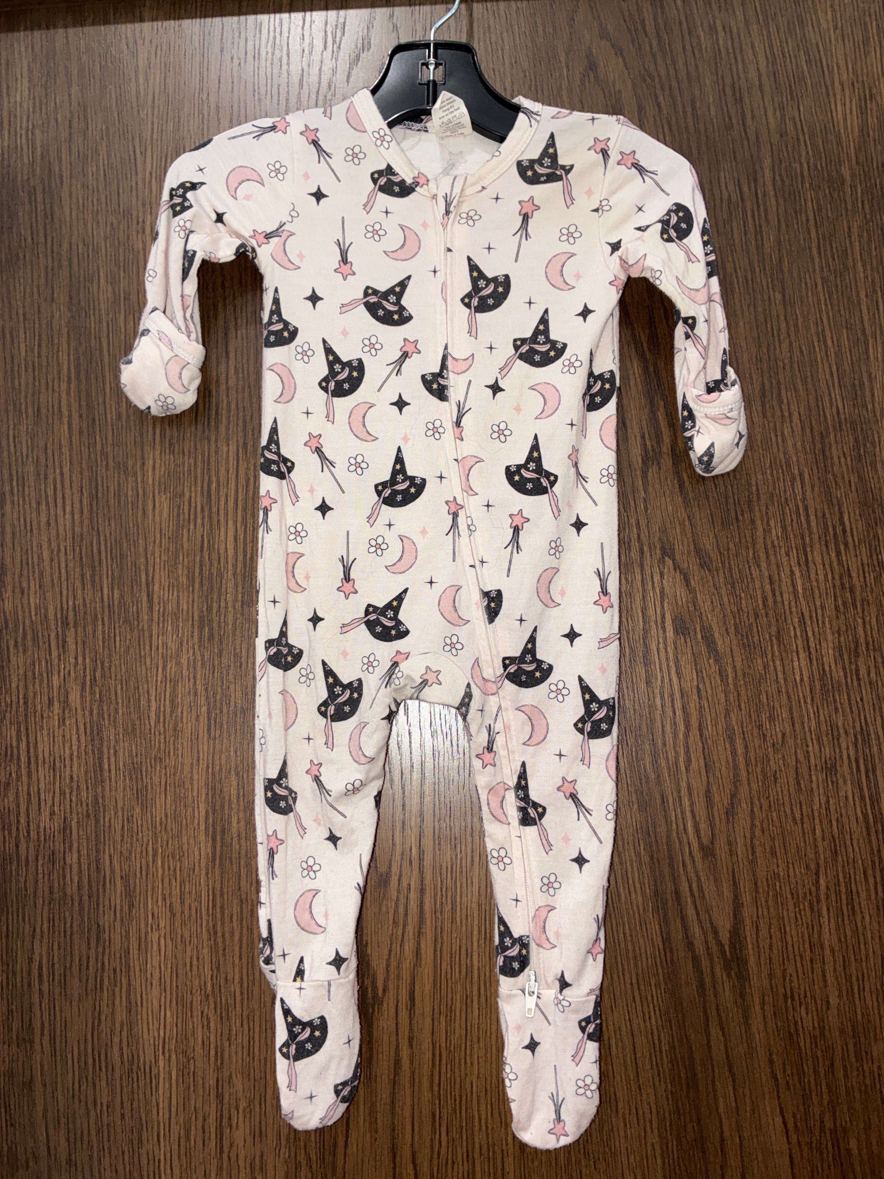 Girls Witch Hat Pajamas Size 0-3 Months