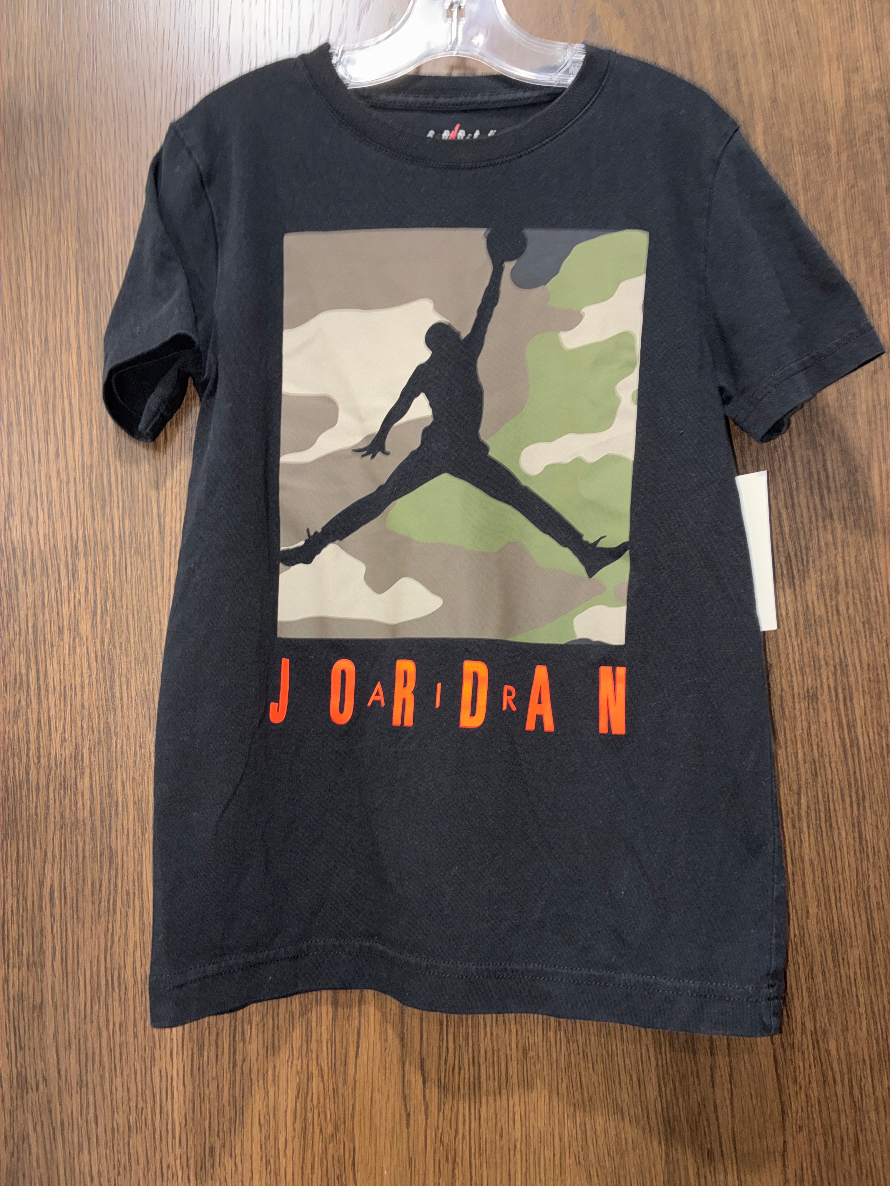 Boy’s Air Jordan Short Sleeve Shirt Size Youth Small 7/8