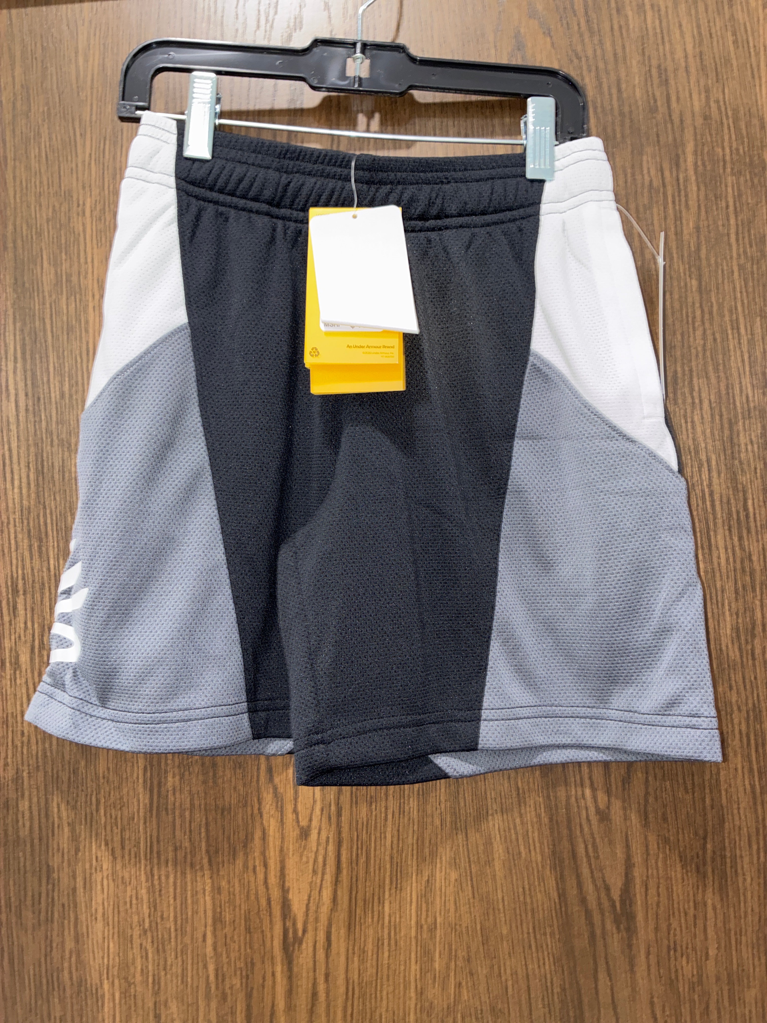 Boys Under Armour Shorts NWT Size Youth Small