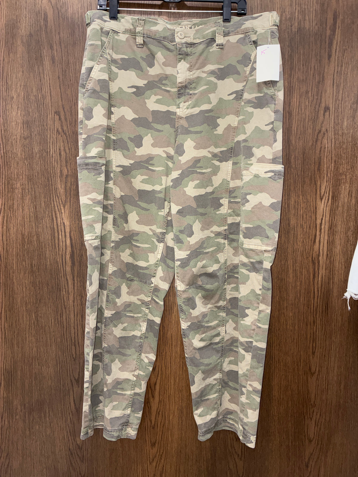 Women’s American Eagle Barrel Camo Cargo Pants Size 14 Long