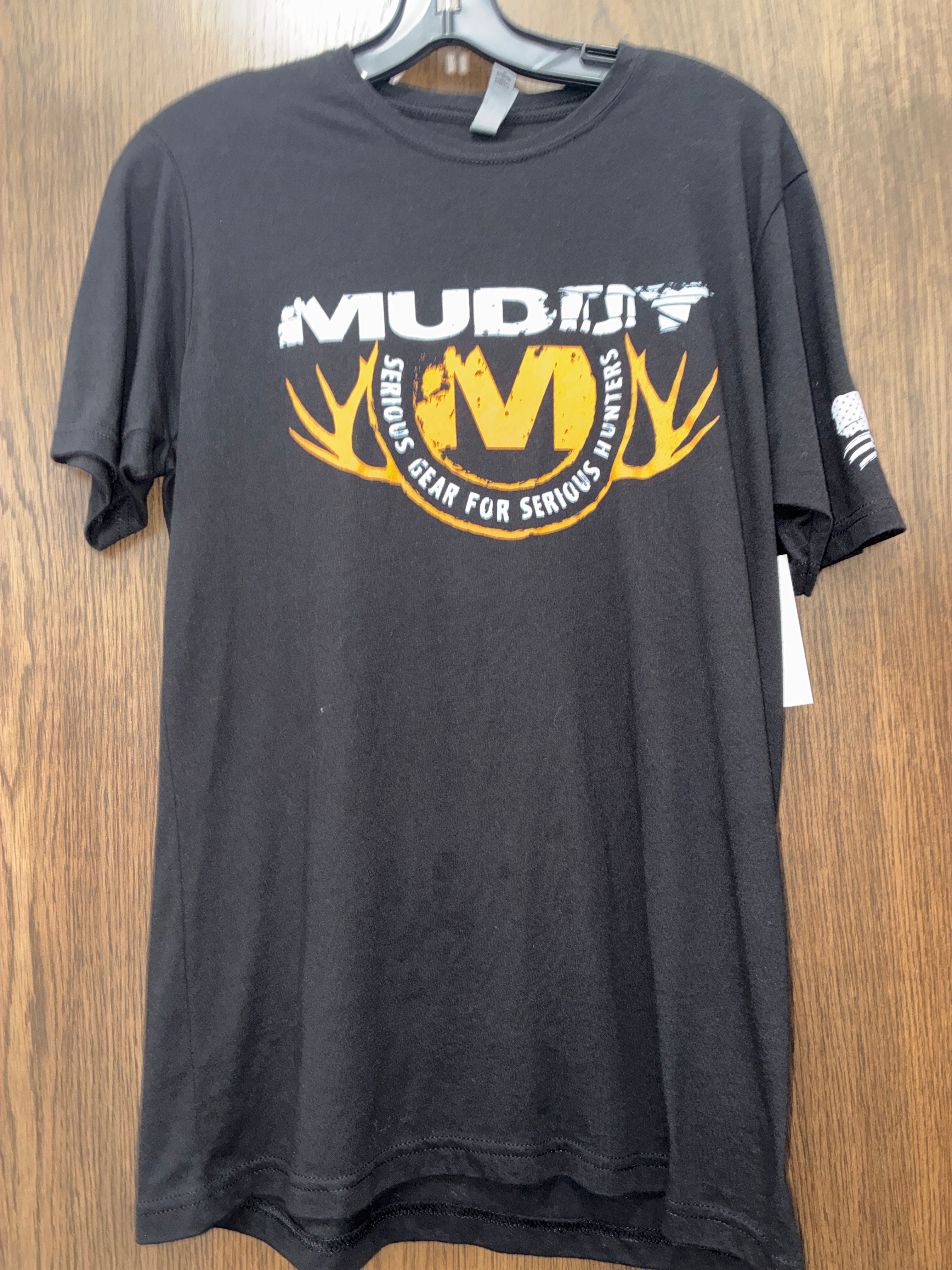 Men’s Muddy Short Sleeve Shirt Size Medium
