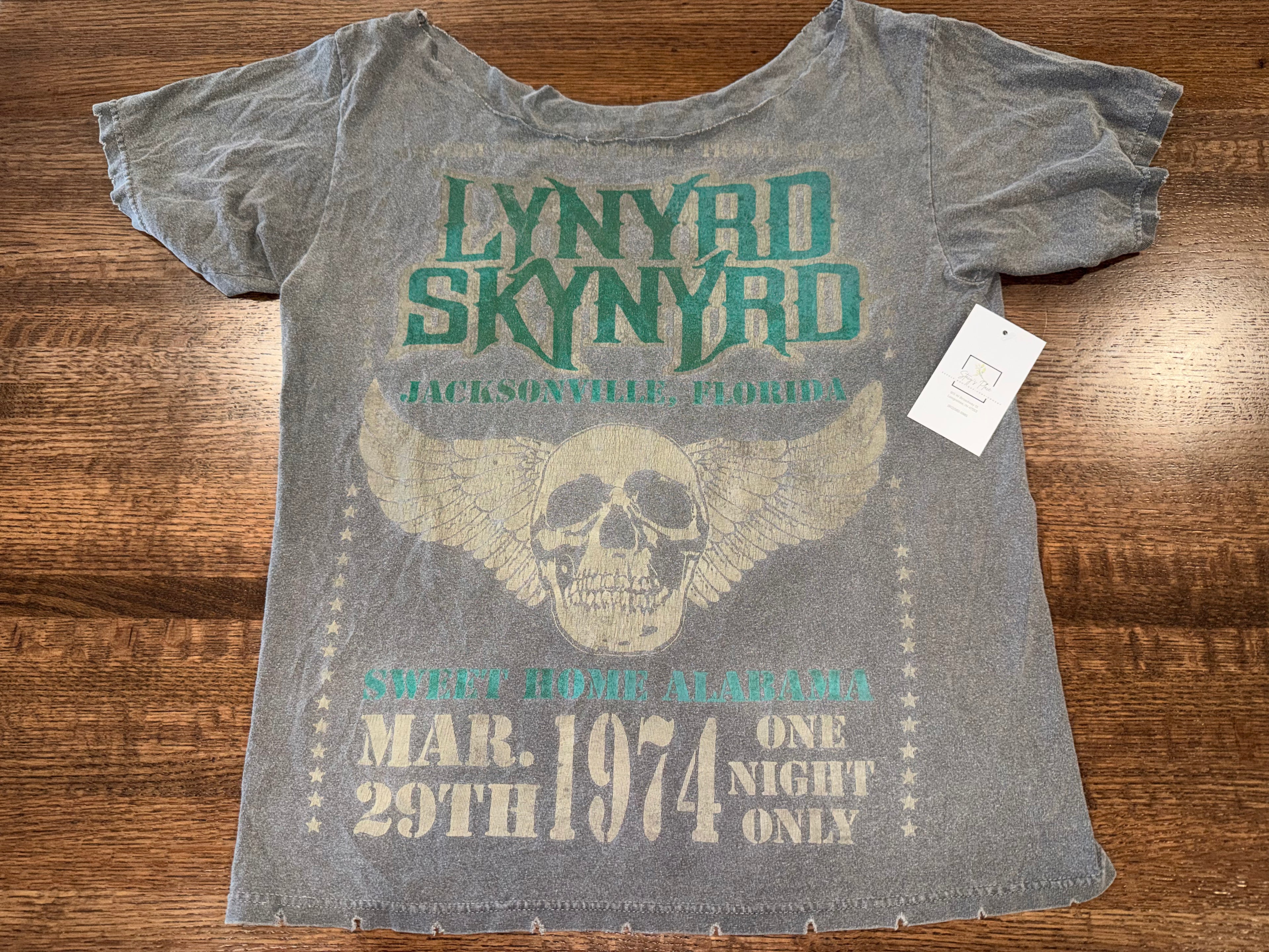 Buckle Lenard Skynard Distressed Off Shoulder T-Shirt Medium