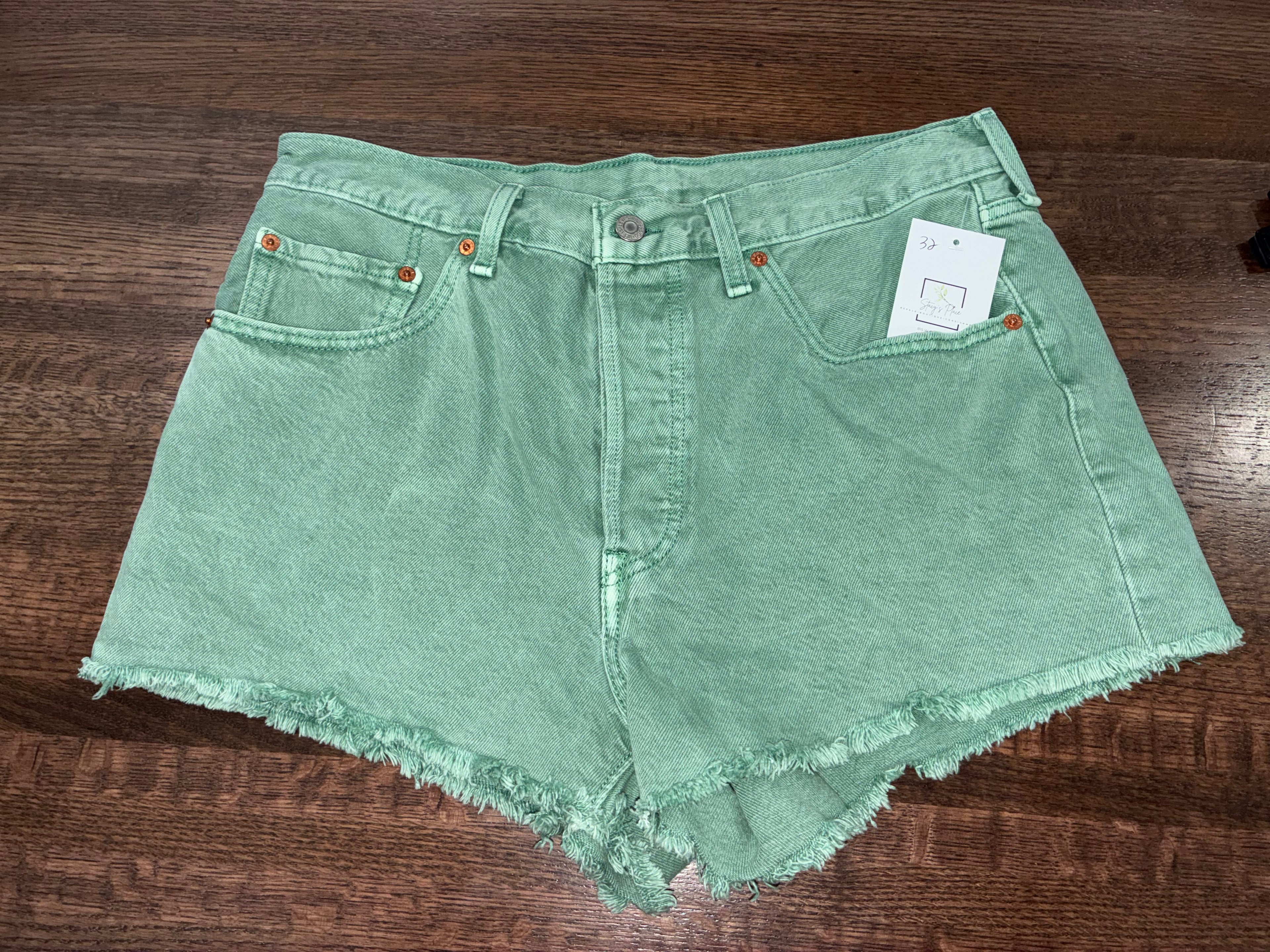 Levi’s 501 Buttonfly Women’s Jean Shorts Size 32