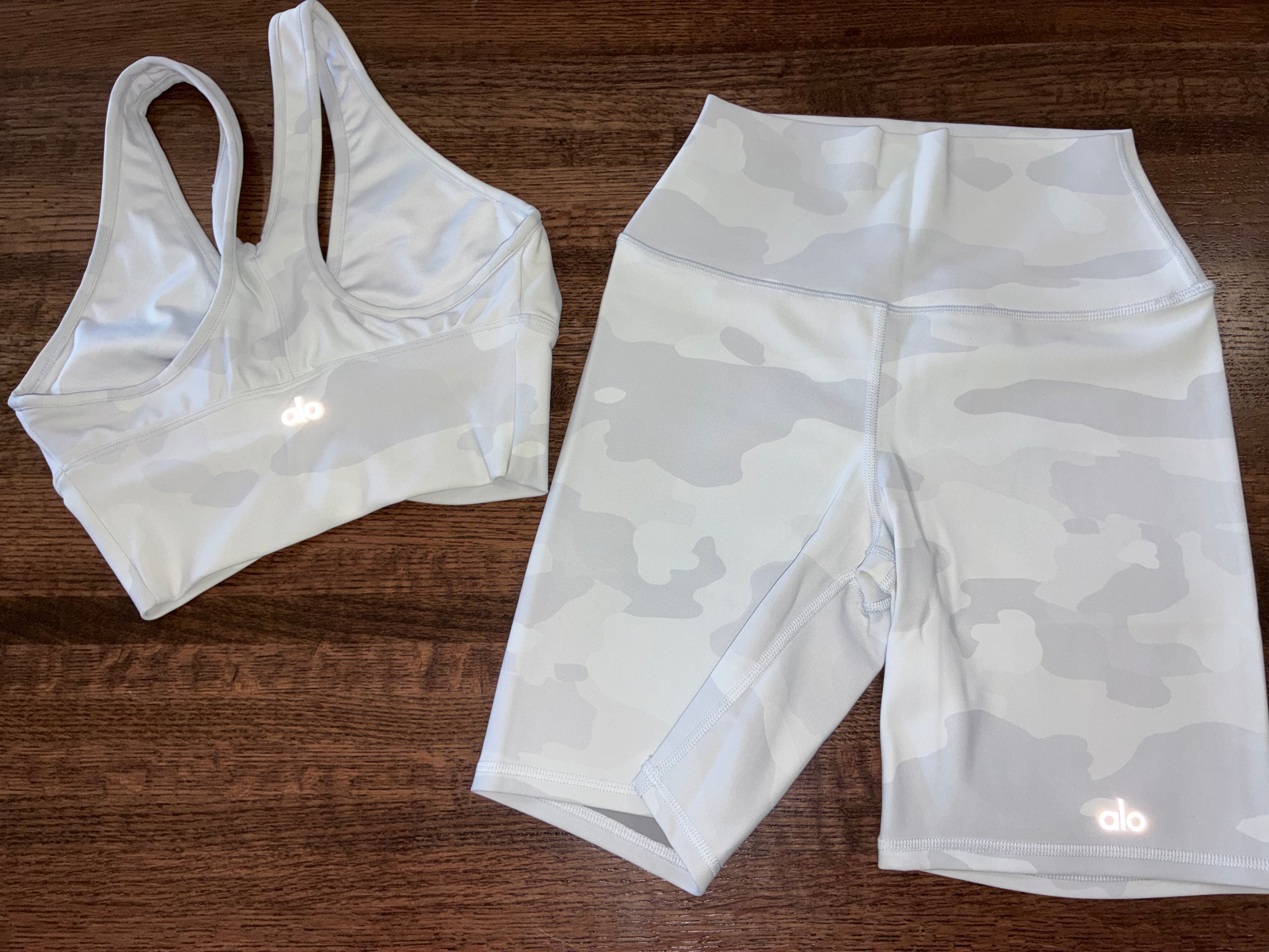 Alo Vapor Wild Thing Bra & Alo 
High Waist Vapor Biker Shorts in Camo Size Small