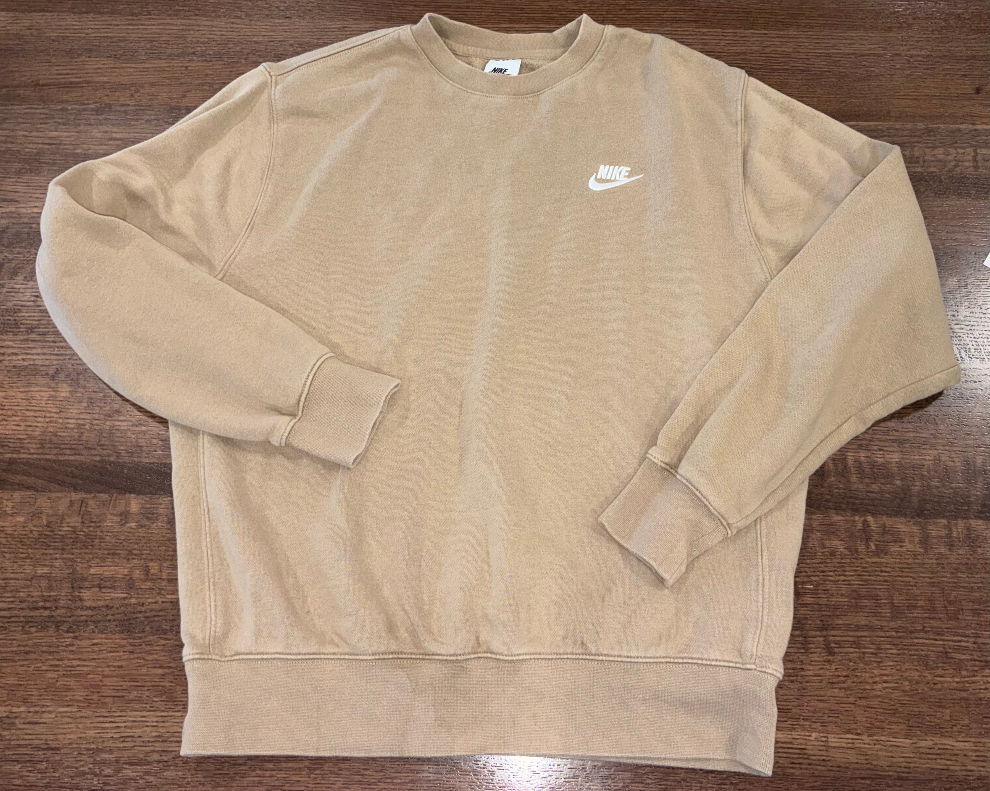 Nike Club
Men's Fleece Parachute Beige/White Crew Size Medium