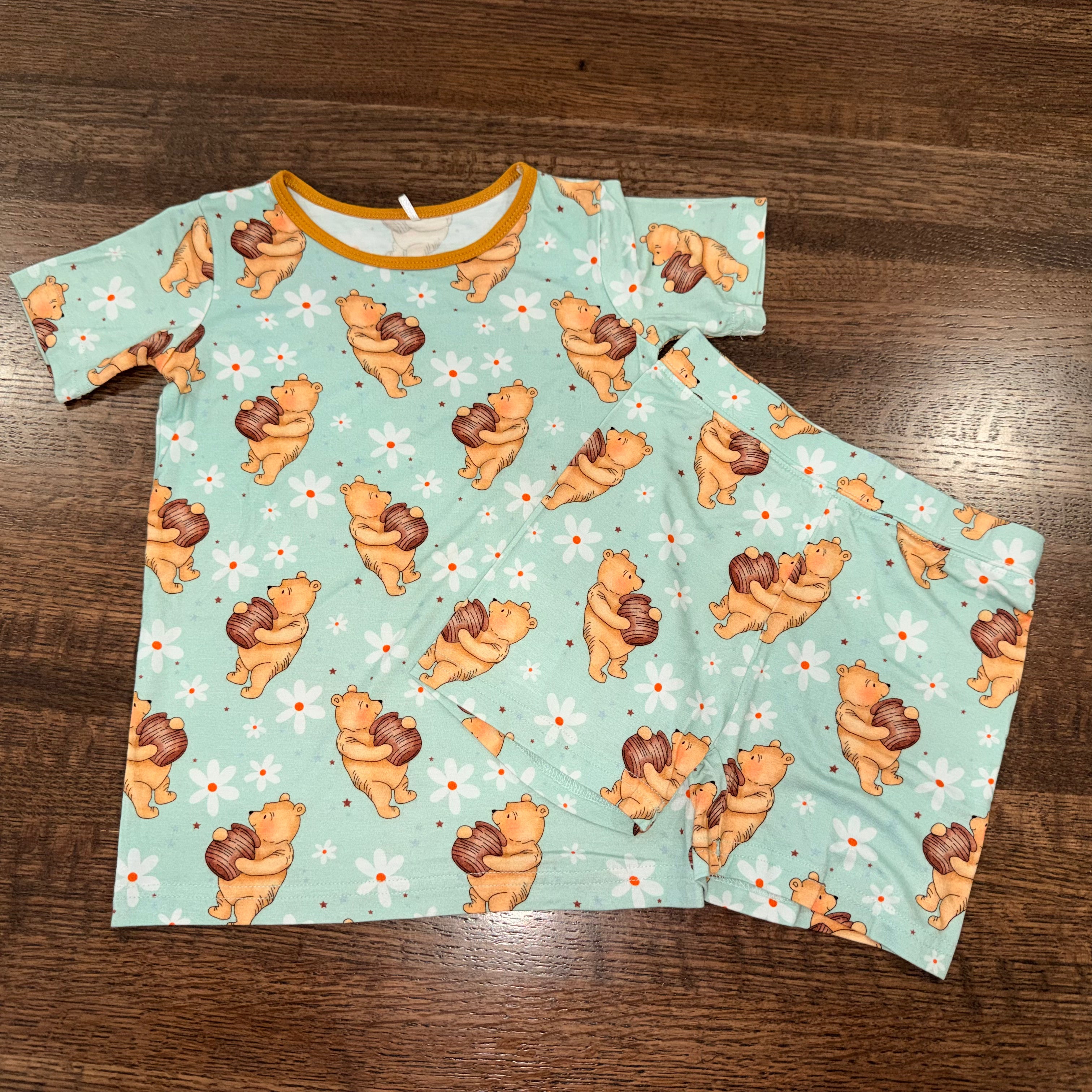 Pooh Honey Pot Bamboo Shortie Pajamas Size 3/4 3T 4 T