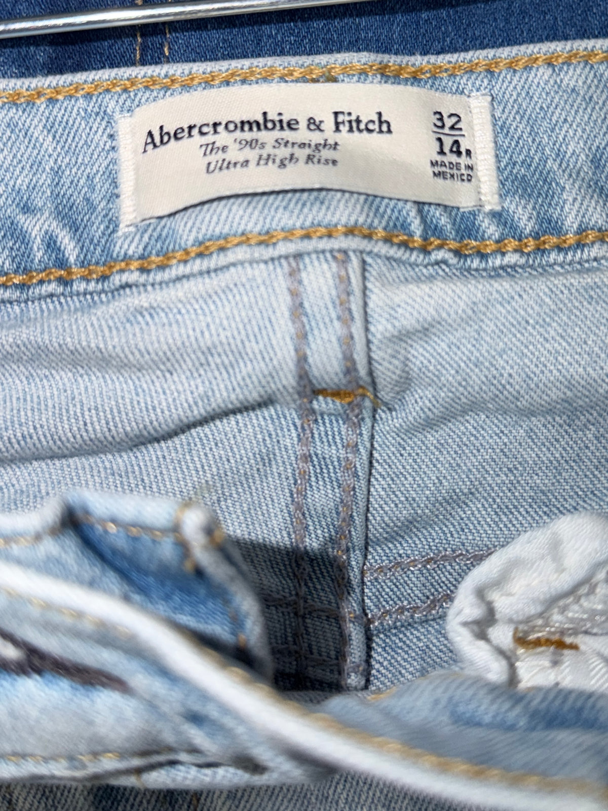 Abercrombie & Fitch Women’s The 90’s Straight Ultra High Rise Jeans Size 32/14 Regular