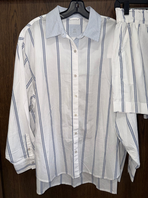 Aerie
Oversized White + Blue Striped Button-Up Matching Shirt & Shorts Set 
Size Medium NWT