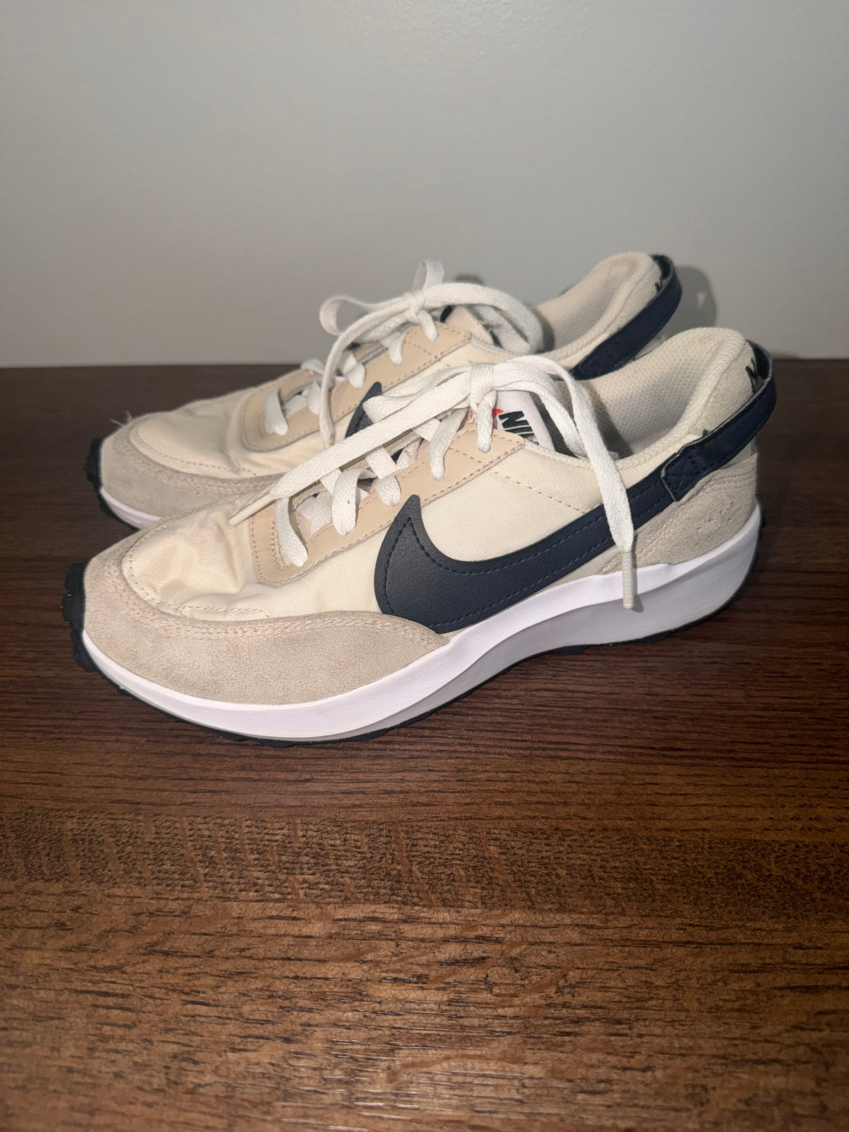Nike Waffle Debut Women’s 6.5 White Black DH9523-100 Suede Retro Sneakerso