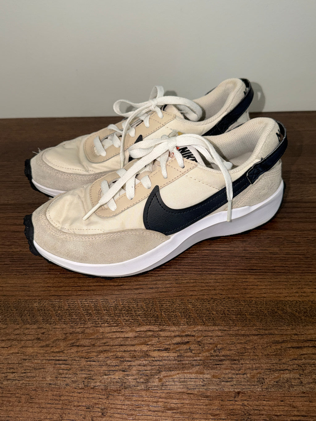 Nike Waffle Debut Women’s 6.5 White Black DH9523-100 Suede Retro Sneakerso