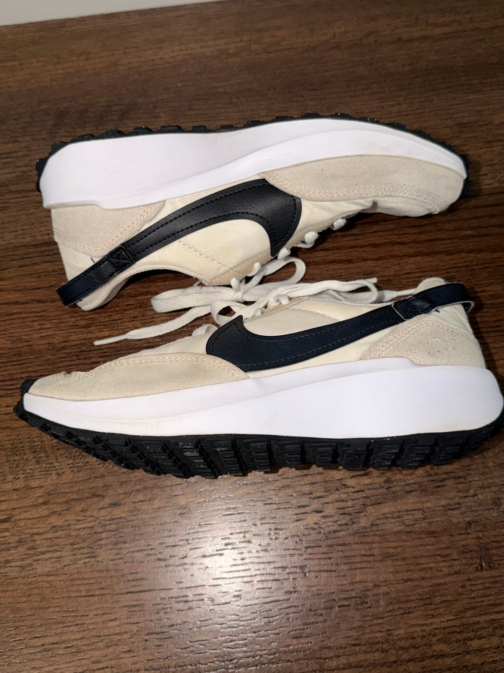 Nike Waffle Debut Women’s 6.5 White Black DH9523-100 Suede Retro Sneakerso