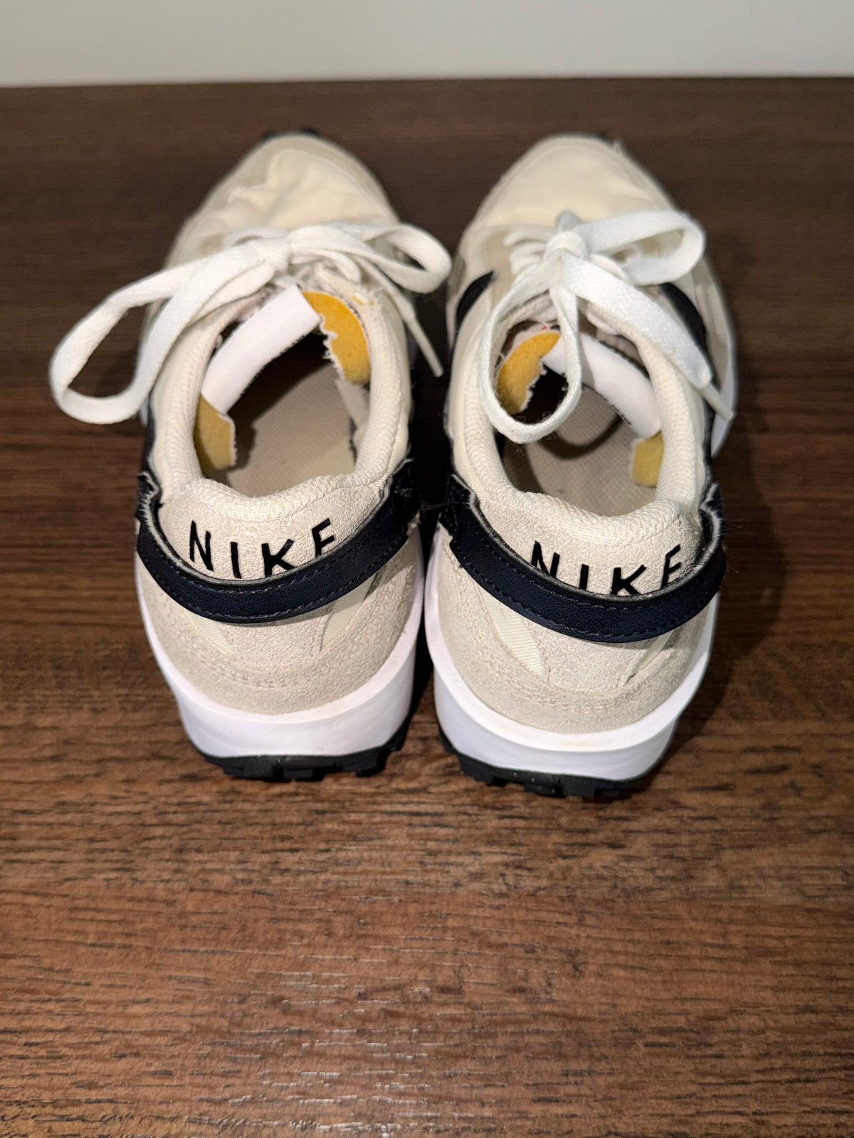 Nike Waffle Debut Women’s 6.5 White Black DH9523-100 Suede Retro Sneakerso