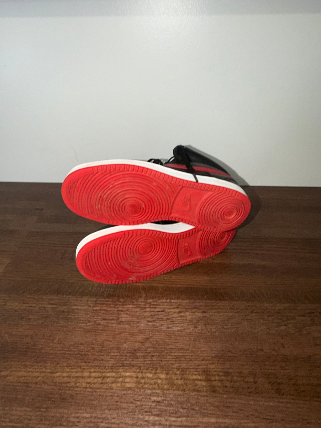 Nike Court Vision Mid Bred Men’s 8.5 Black Red White DM8682-001 Sneakers Shoes
