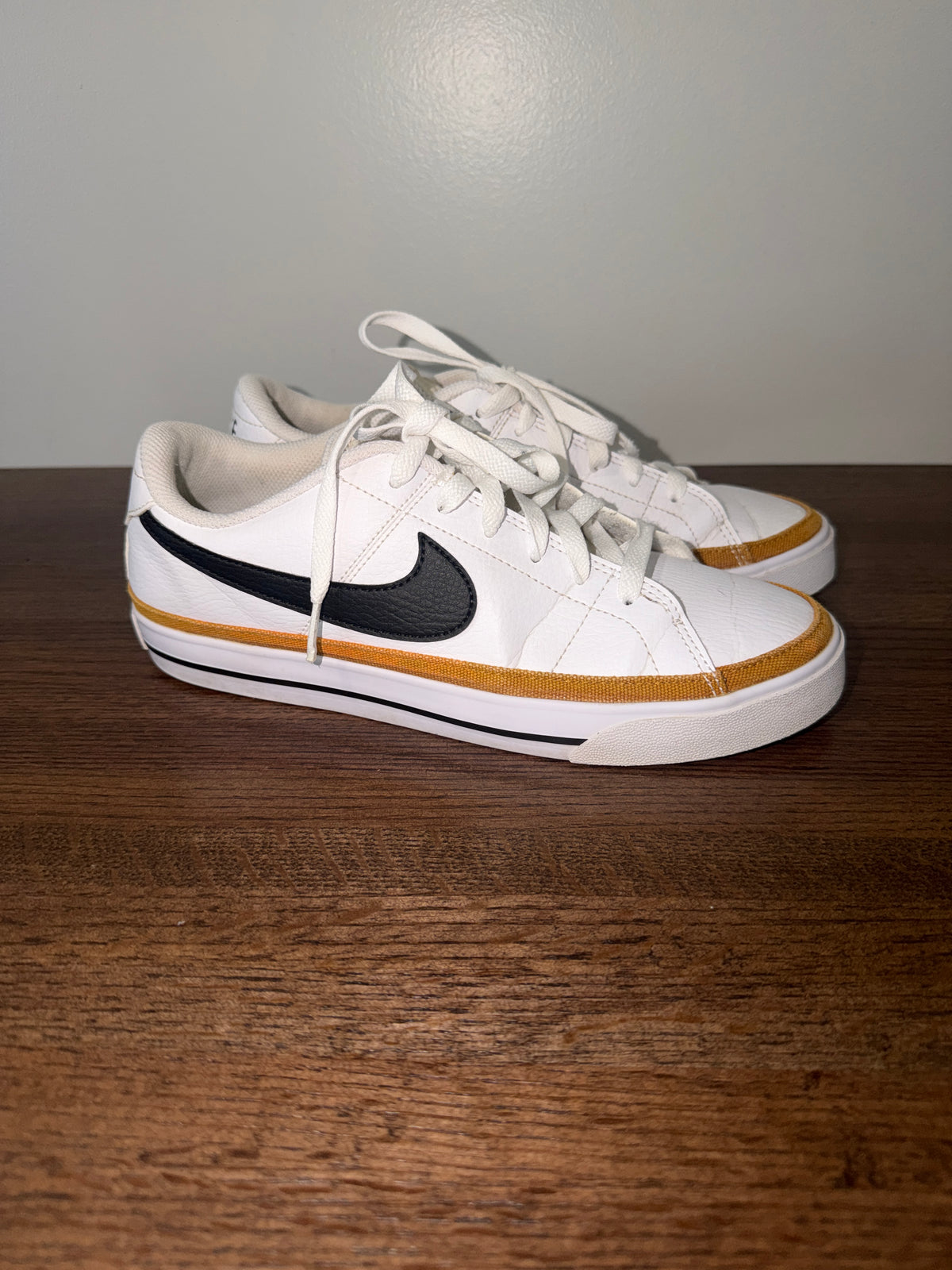 Nike Court Legacy Next Nature Women’s 8.5 White Desert Ochre Black DH3161-100