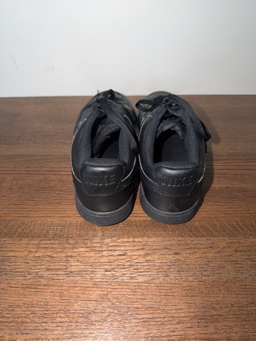 Nike Court Vision Low Men’s Size 9 Triple Black Leather Sneakers Shoes  CD5463-007