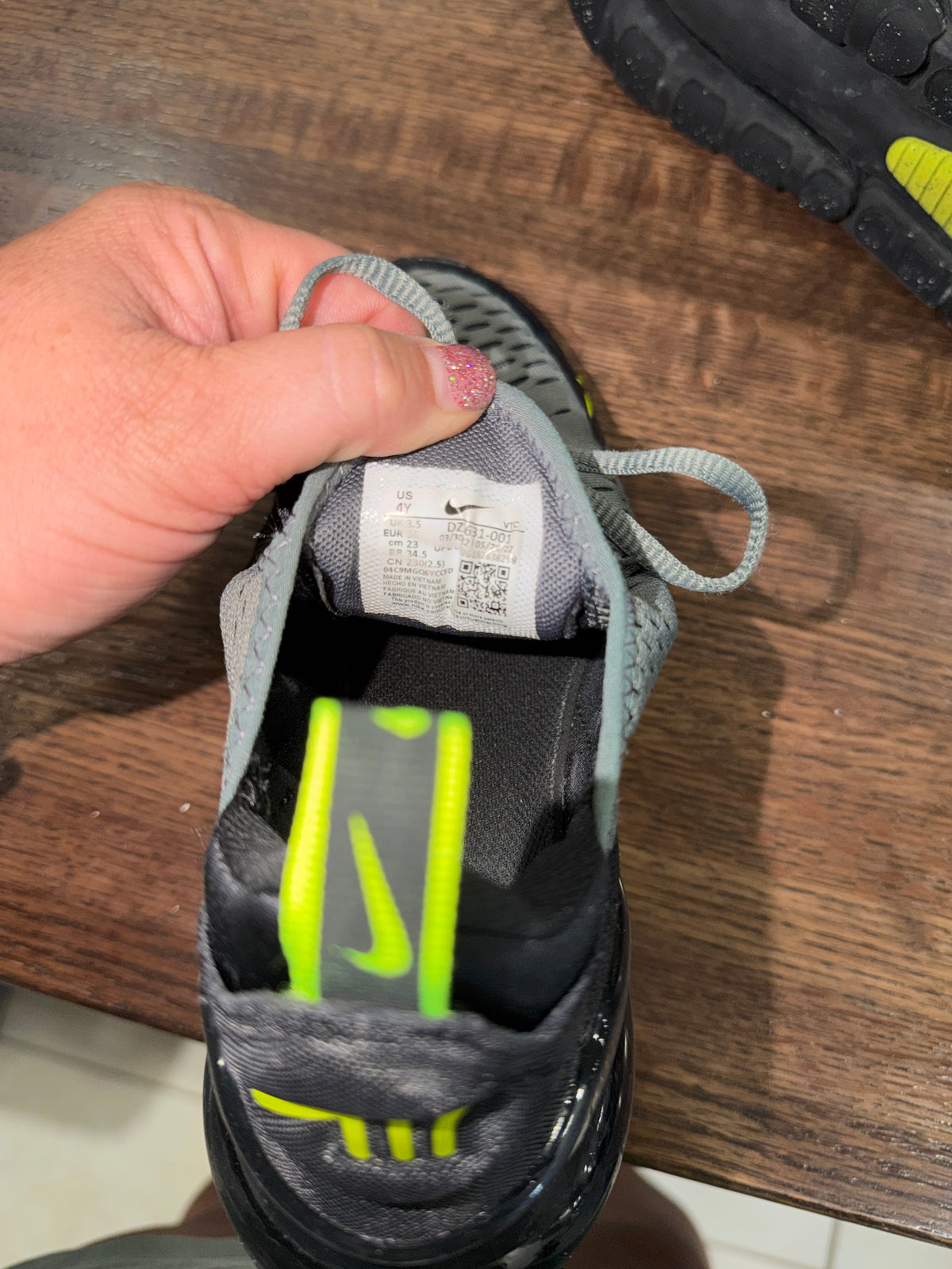 Nike Air Max 270 GS Iron Grey Volt Black DZ5631-001 Big Kids Size 4Y