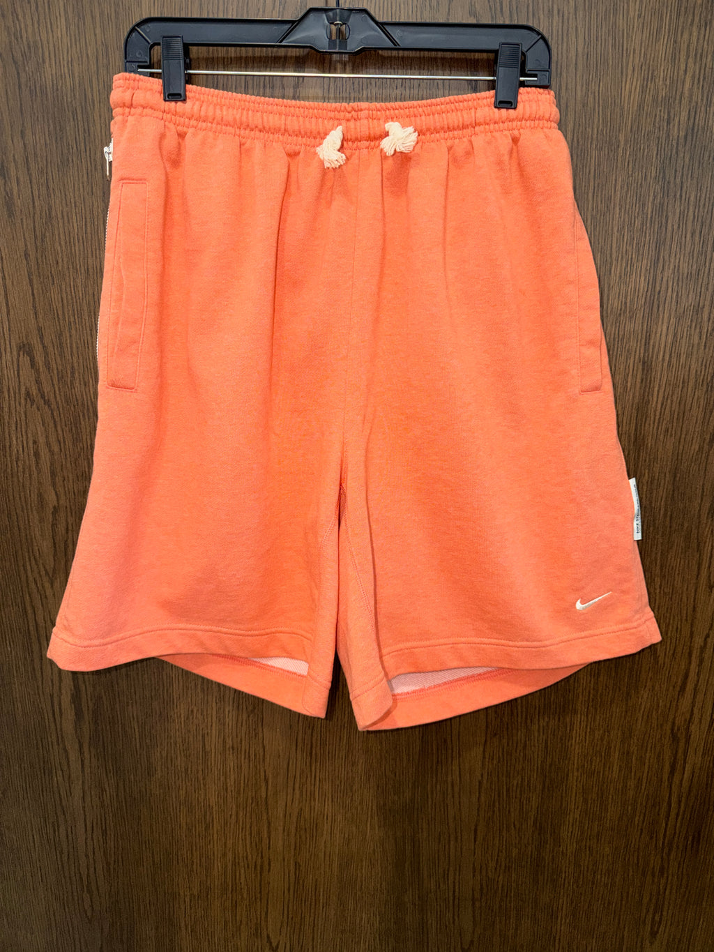 Nike Standard Issue Dri-FIT 8” Basketball Shorts Orange /Coral DQ5712-643 Men’s