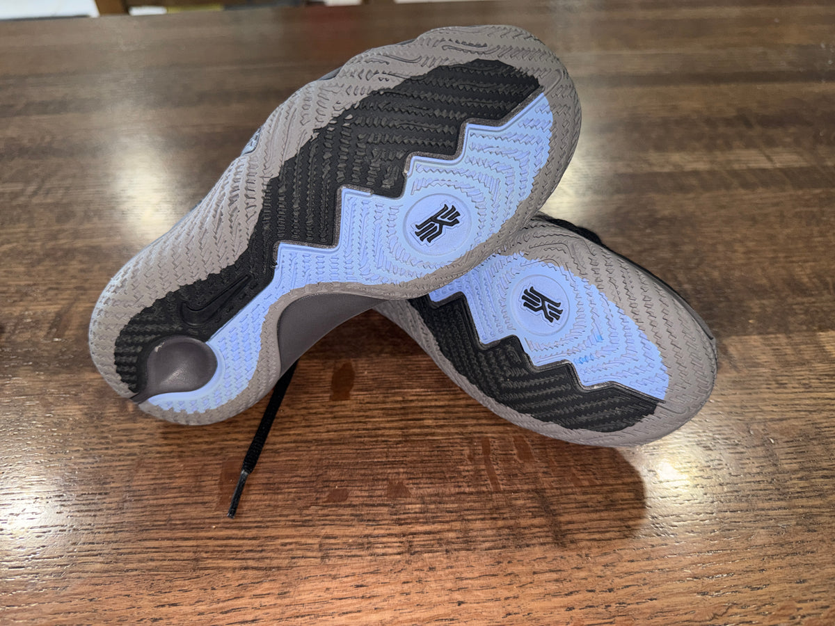 Nike Kyrie Flytrap Basketball Shoes Black Gray 943497-011 Youth Size 1Y