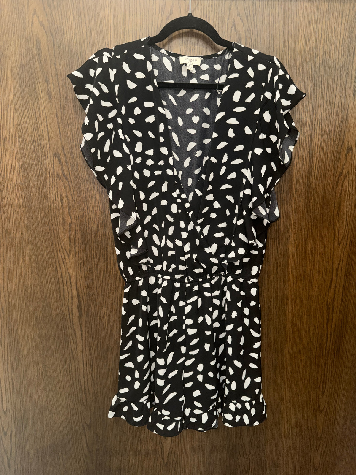 Umgee Women’s Black White Print Romper Flutter Sleeve Ruffle Hem Size M