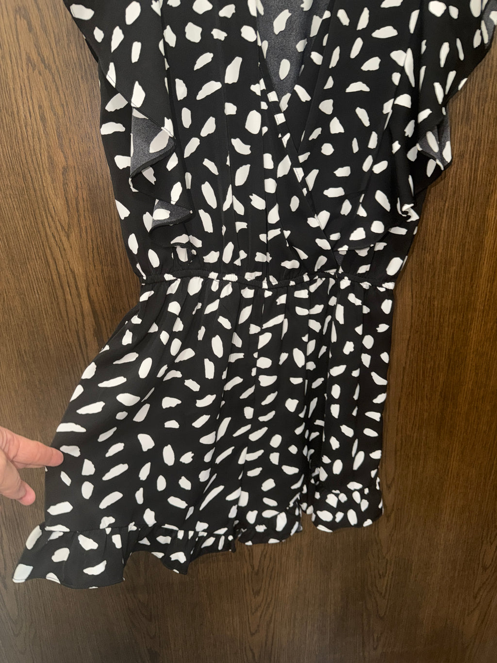 Umgee Women’s Black White Print Romper Flutter Sleeve Ruffle Hem Size M