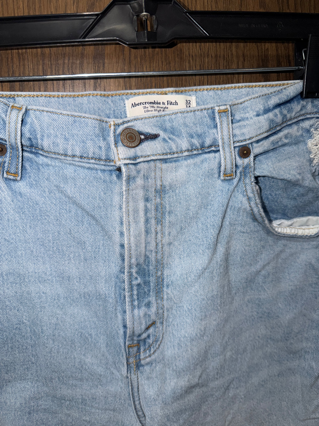 Abercrombie & Fitch Women’s The 90’s Straight Ultra High Rise Jeans Size 32/14 Regular