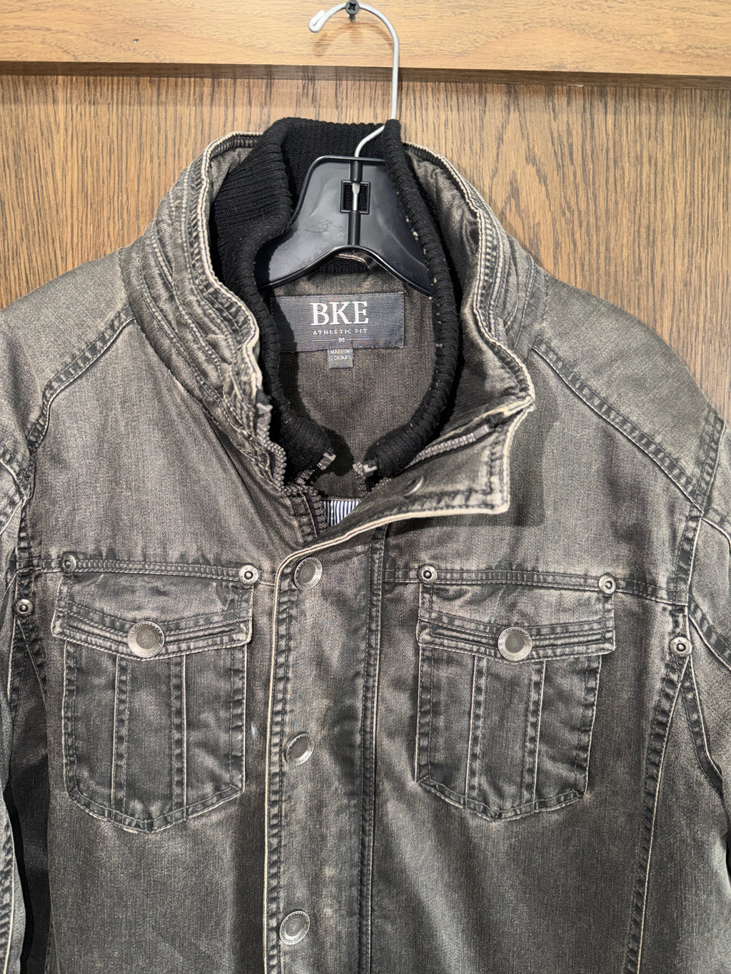 BKE Men’s Athletic Fit Distressed Mineral Washed Moto Denim Utility Jacket Quilted Lined Gray Size M