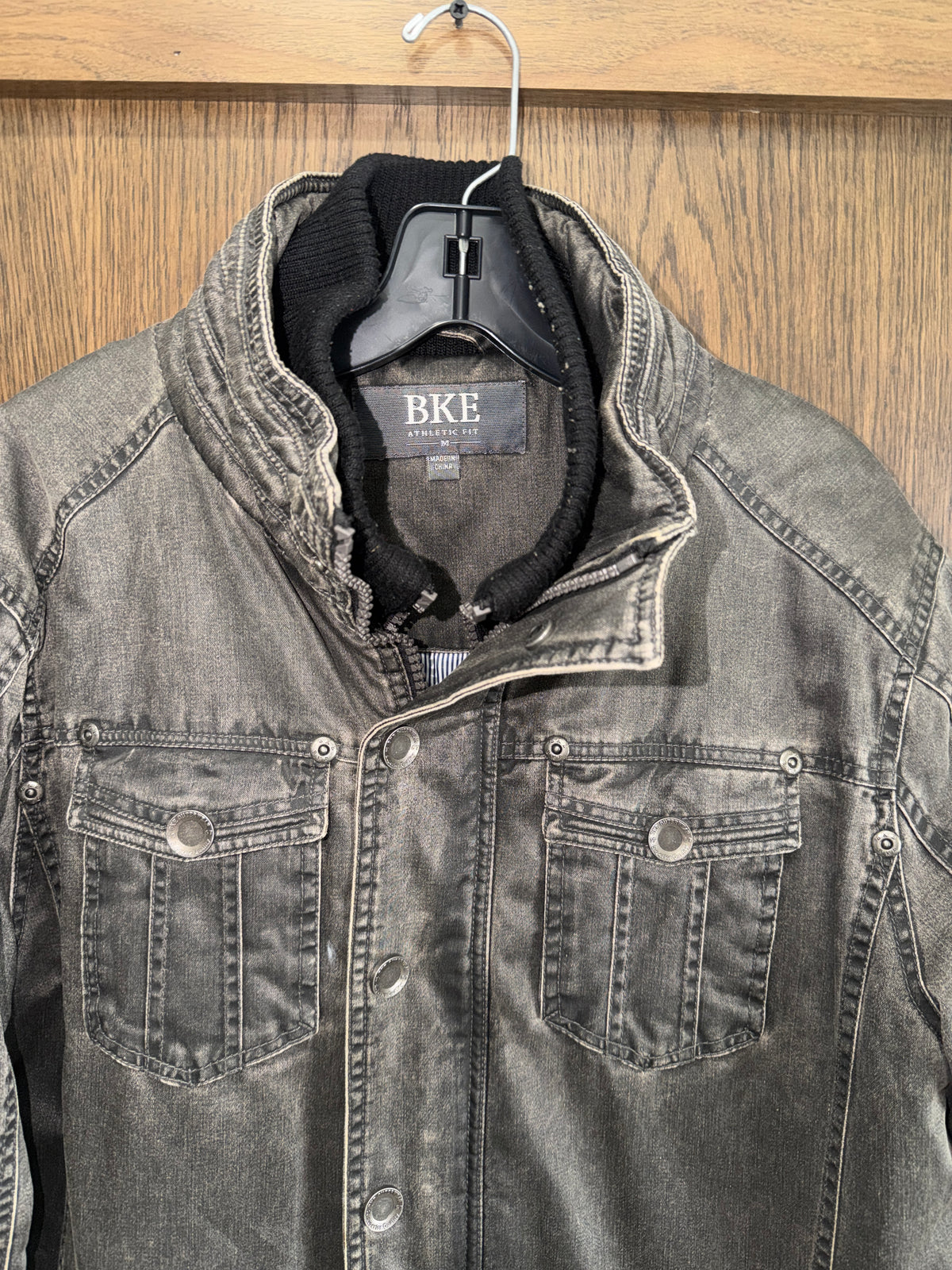 BKE Men’s Athletic Fit Distressed Mineral Washed Moto Denim Utility Jacket Quilted Lined Gray Size M