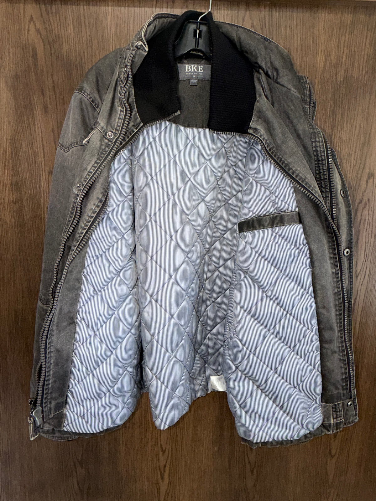 BKE Men’s Athletic Fit Distressed Mineral Washed Moto Denim Utility Jacket Quilted Lined Gray Size M