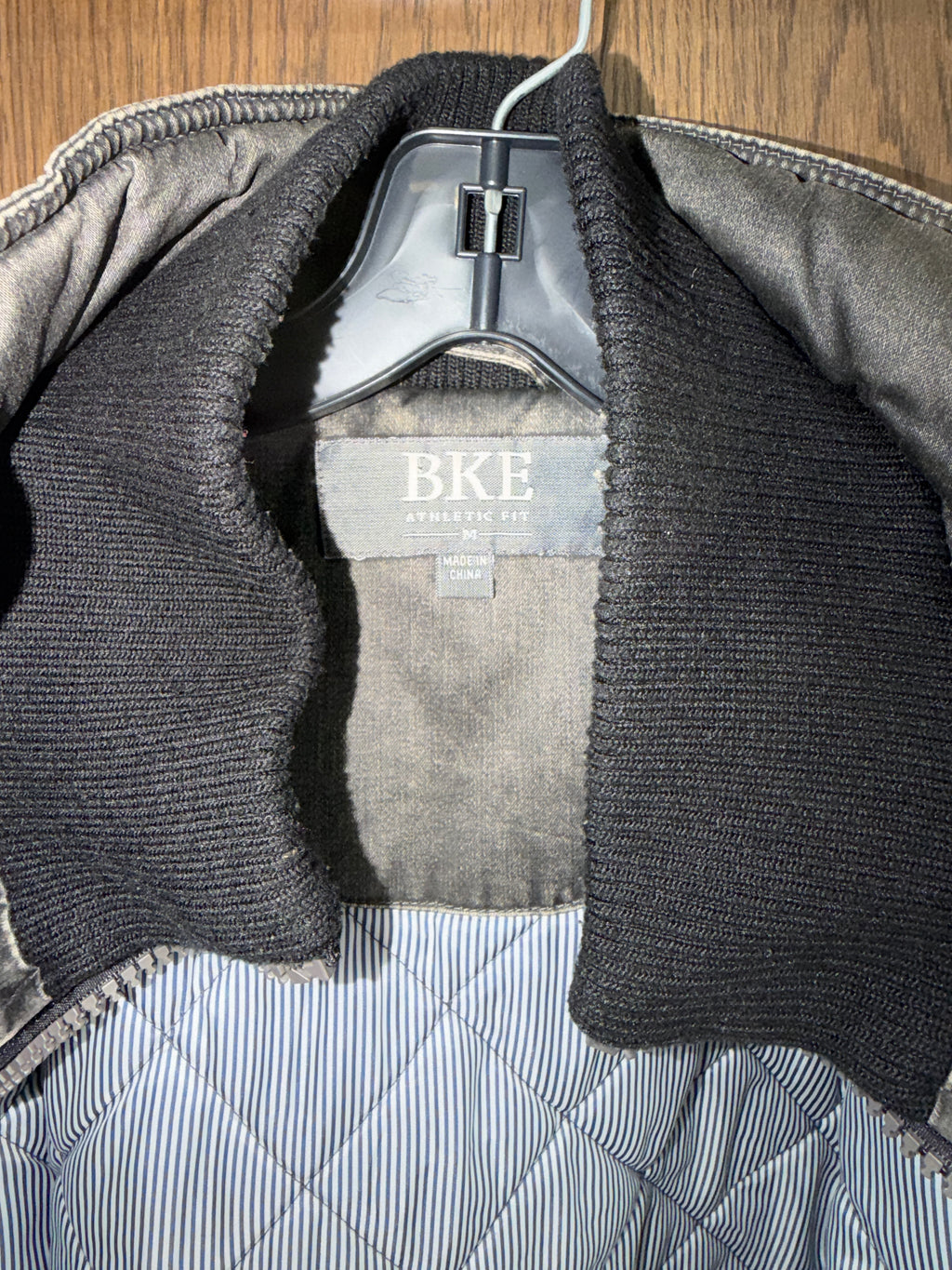 BKE Men’s Athletic Fit Distressed Mineral Washed Moto Denim Utility Jacket Quilted Lined Gray Size M