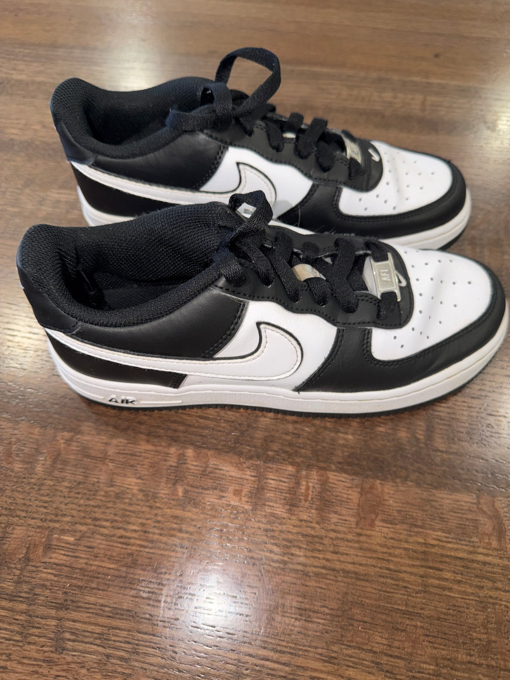 Nike Air Force 1 ’07 Low Black White Panda Sneakers Youth Size 5.5Y DV0788-001