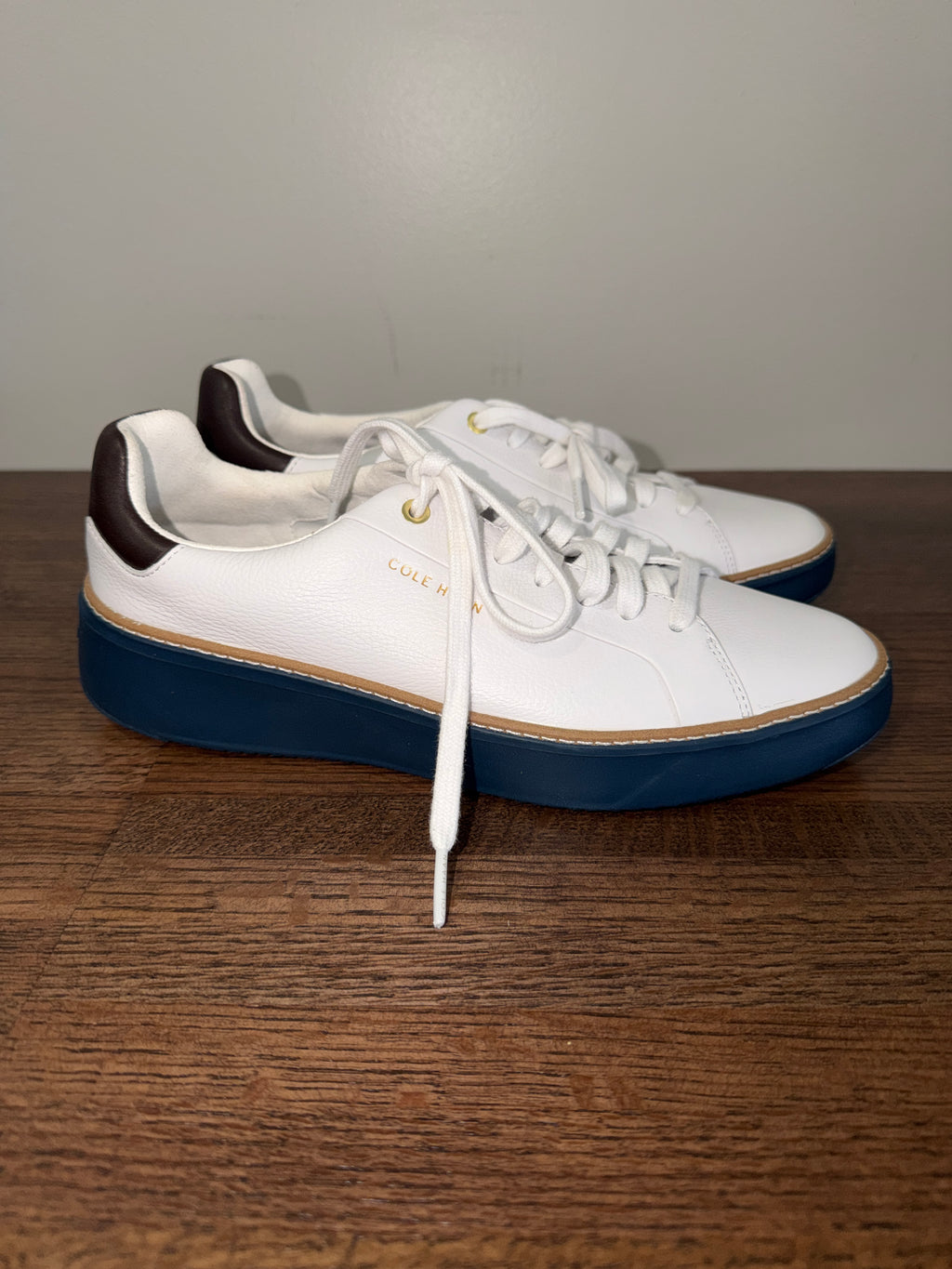 Cole Haan Women’s White Leather Navy Blue Sole Lace-Up Sneakers Size 8.5
